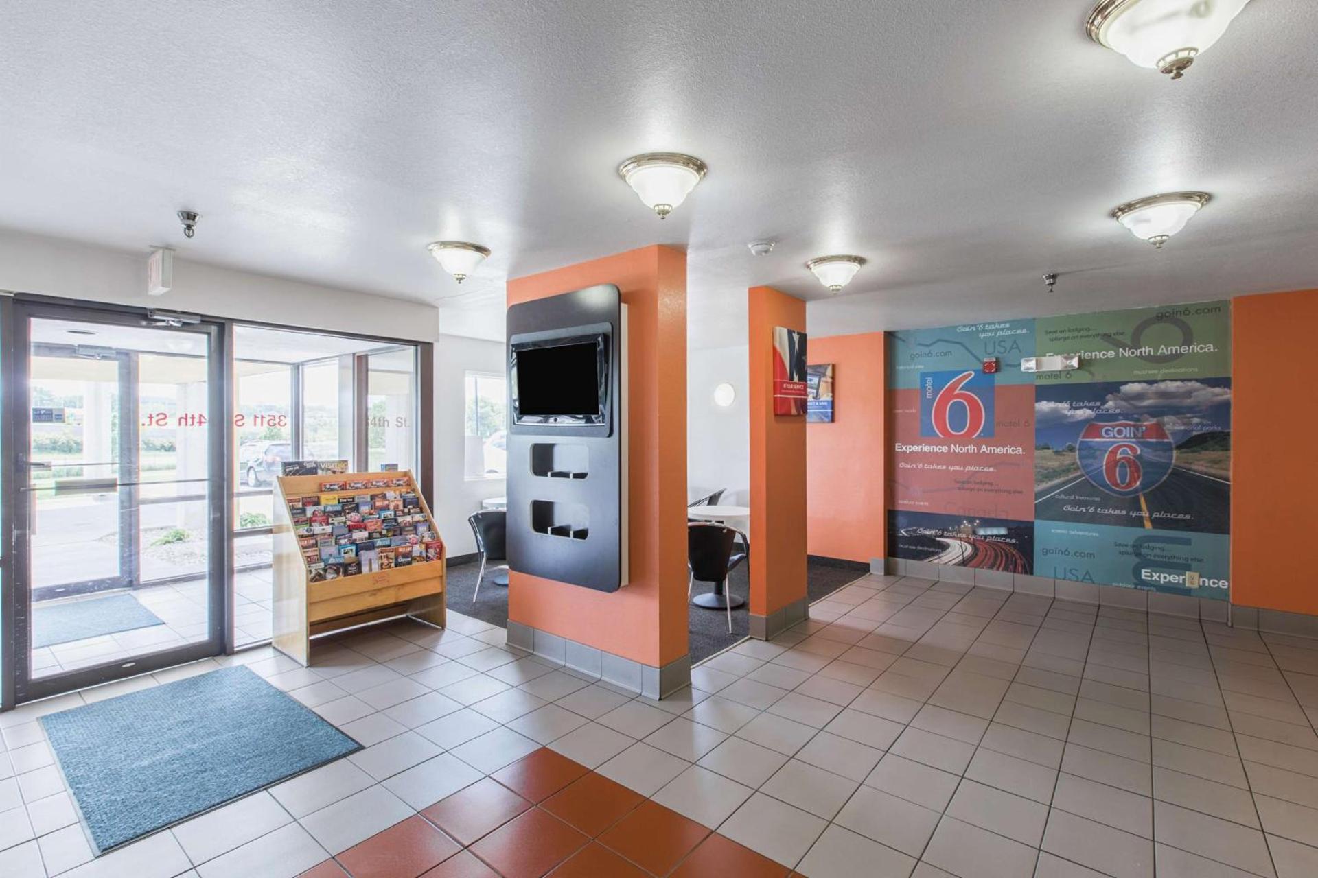 Motel 6 Omaha - Central photo 28