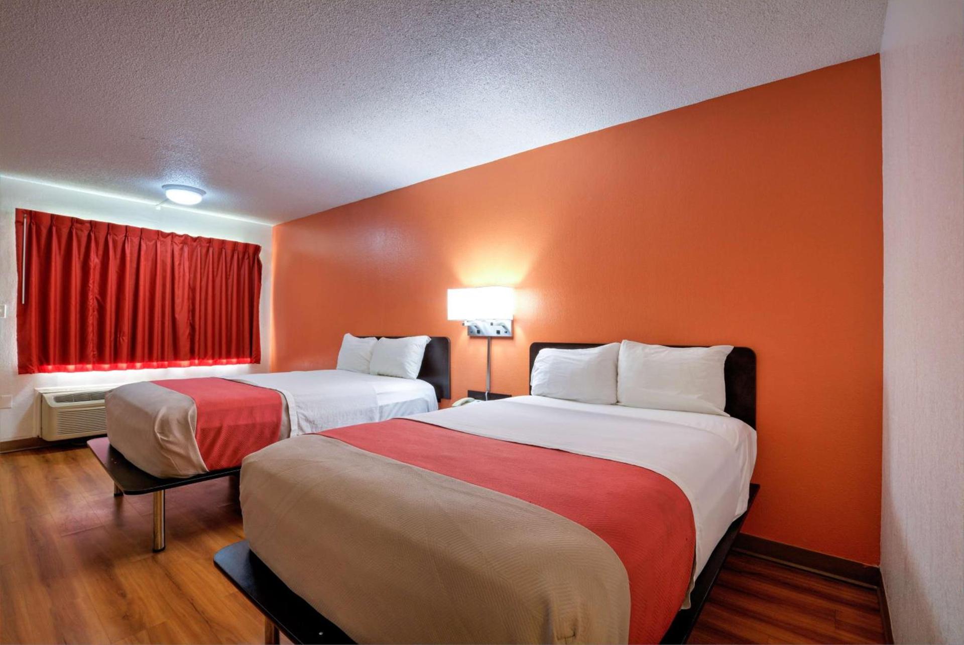 Super 7 Inn Tupelo photo 18