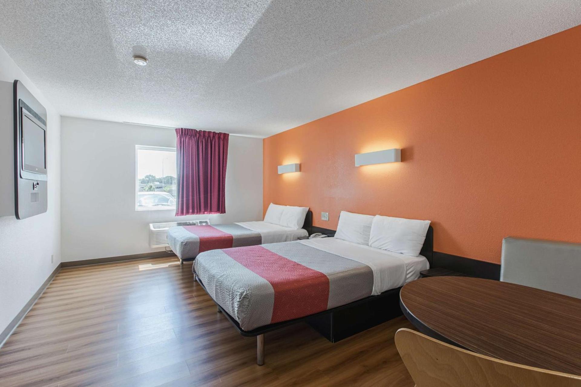 Motel 6 Omaha - Central photo 13