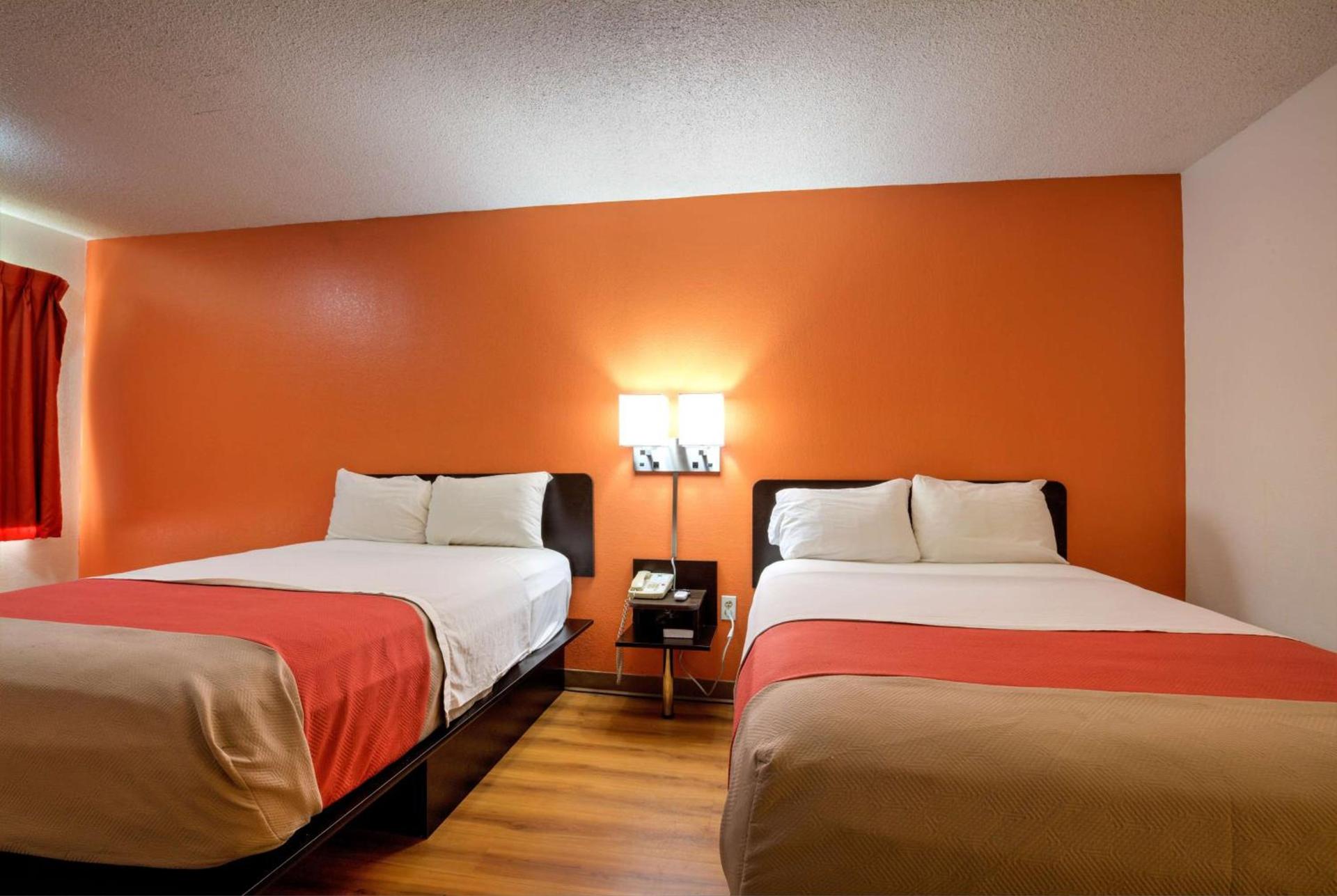Super 7 Inn Tupelo photo 15