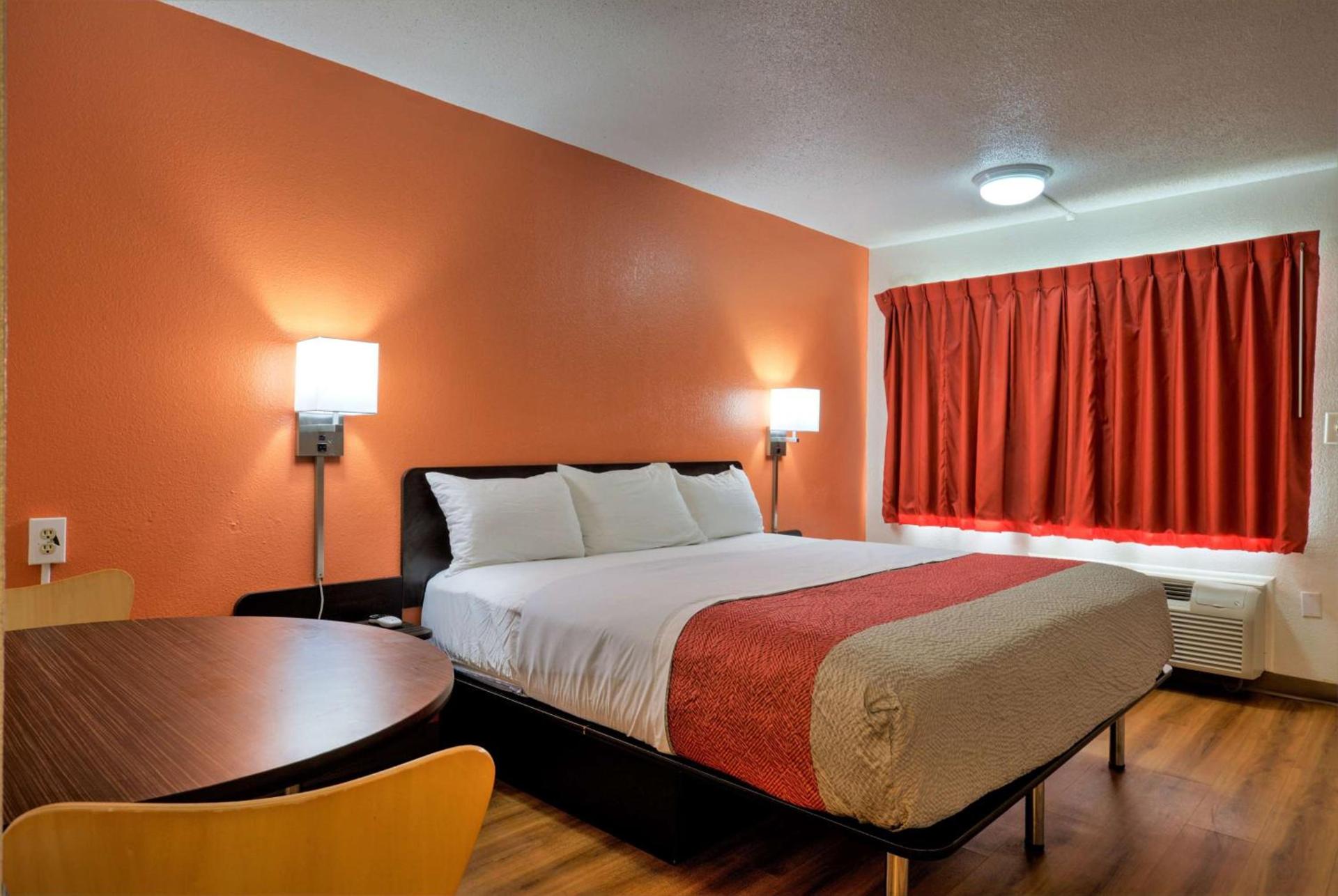 Super 7 Inn Tupelo photo 14
