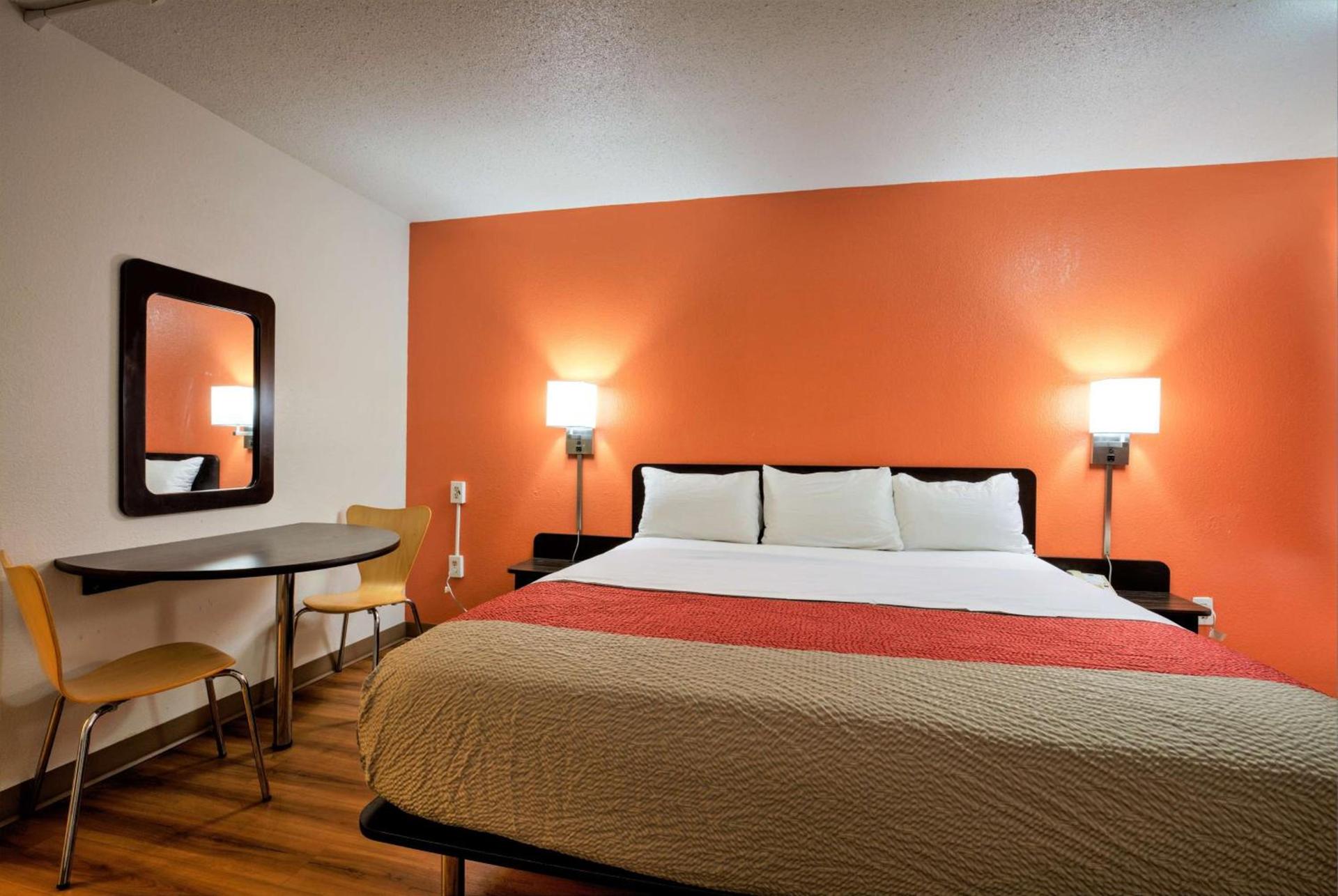 Super 7 Inn Tupelo photo 13