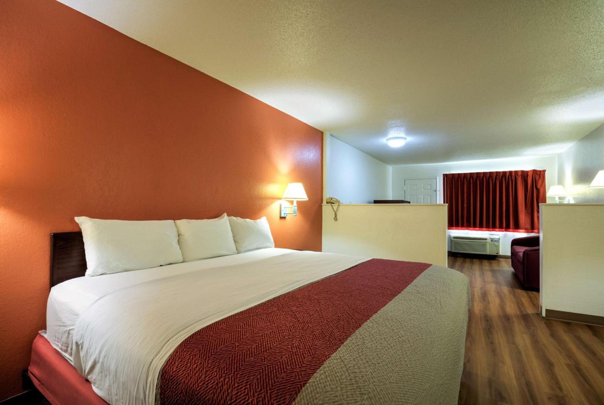 Super 7 Inn Tupelo photo 27