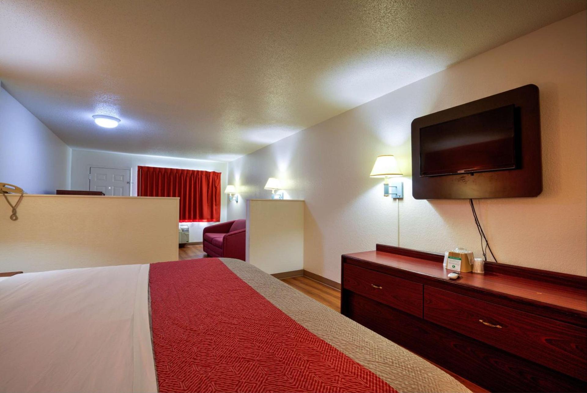 Super 7 Inn Tupelo photo 26