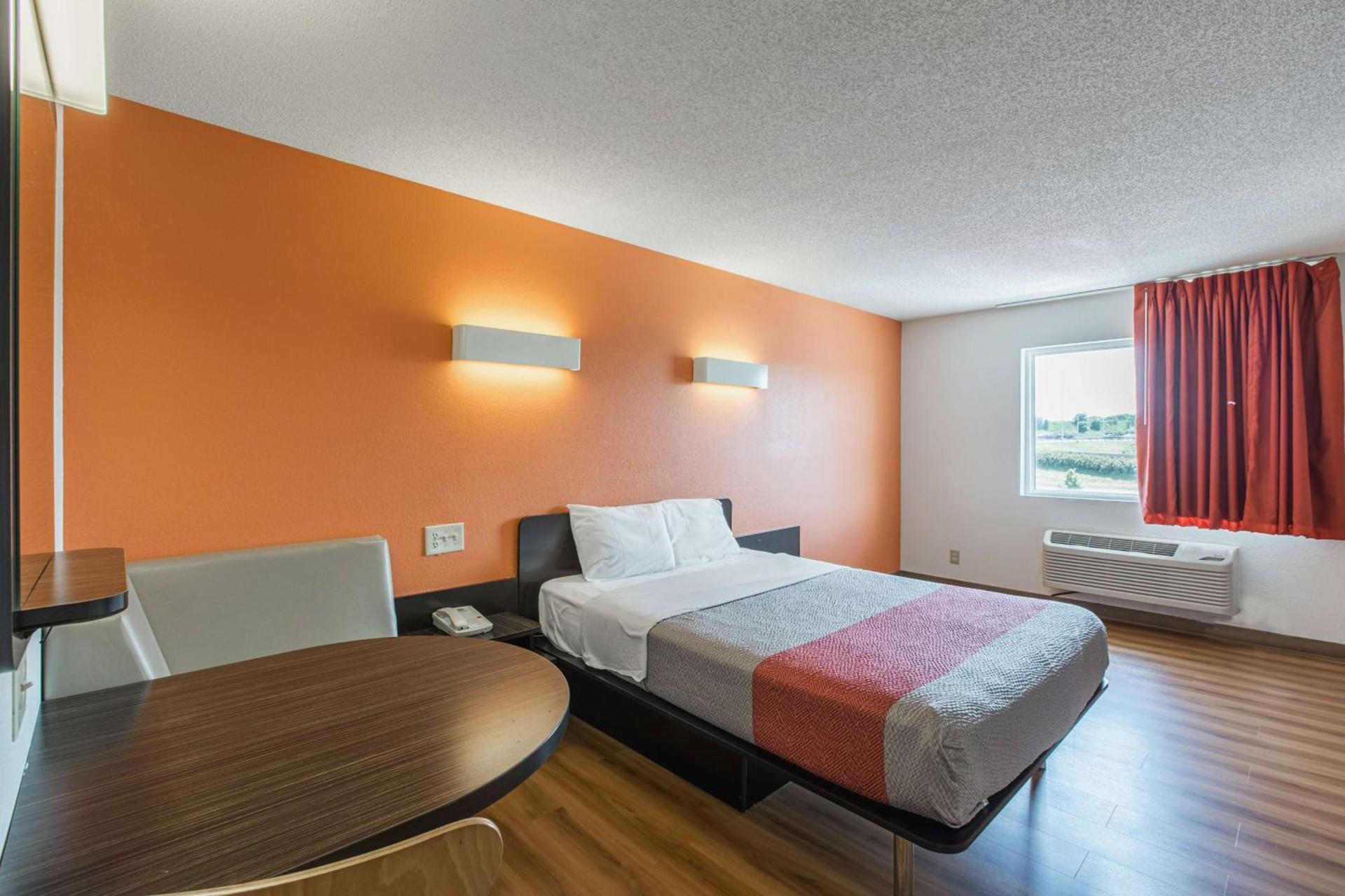 Motel 6 Omaha - Central photo 6
