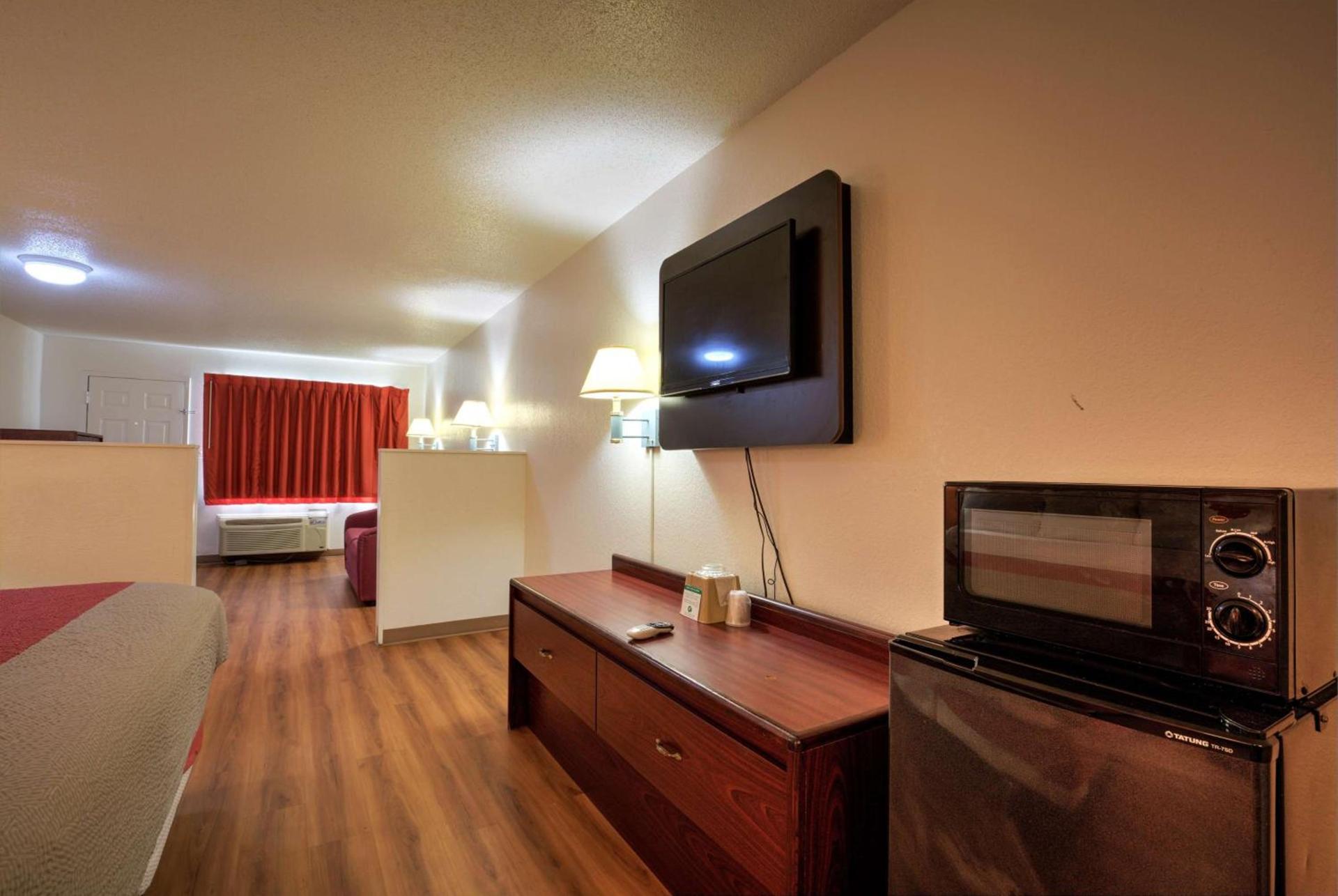 Super 7 Inn Tupelo photo 28