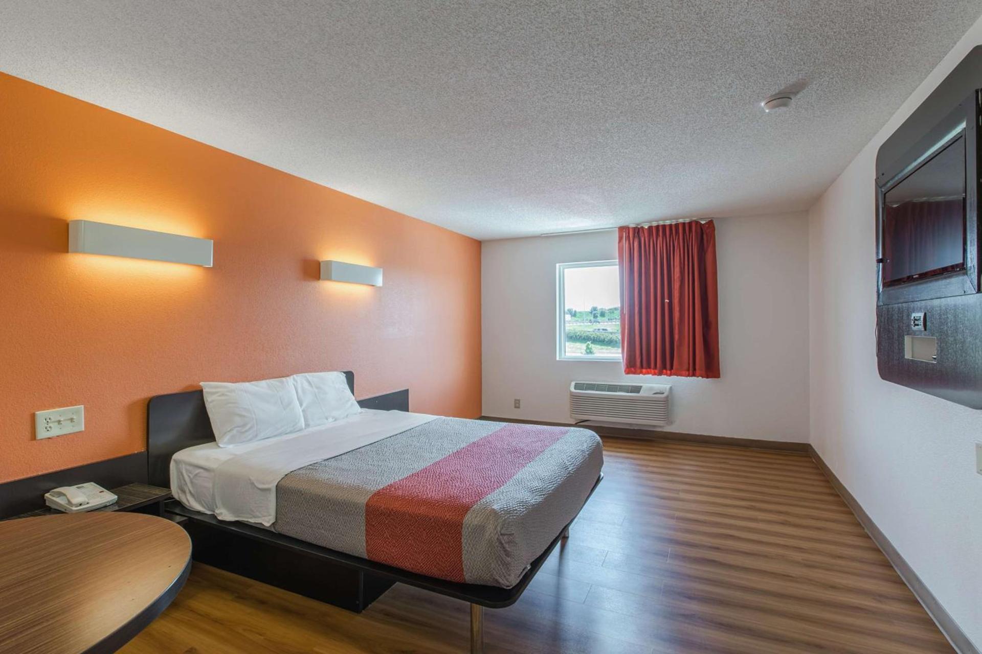 Motel 6 Omaha - Central photo 7