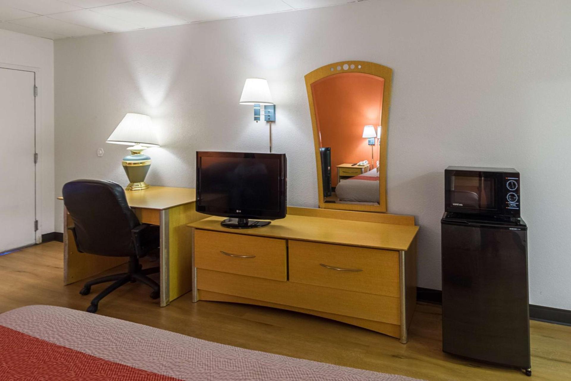 Motel 6-Groton, CT - Casinos nearby photo 10