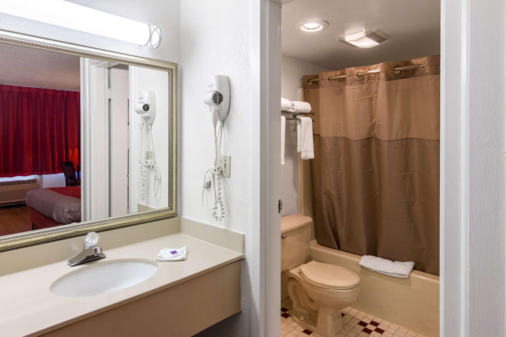 Motel 6-Groton, CT - Casinos nearby photo 22