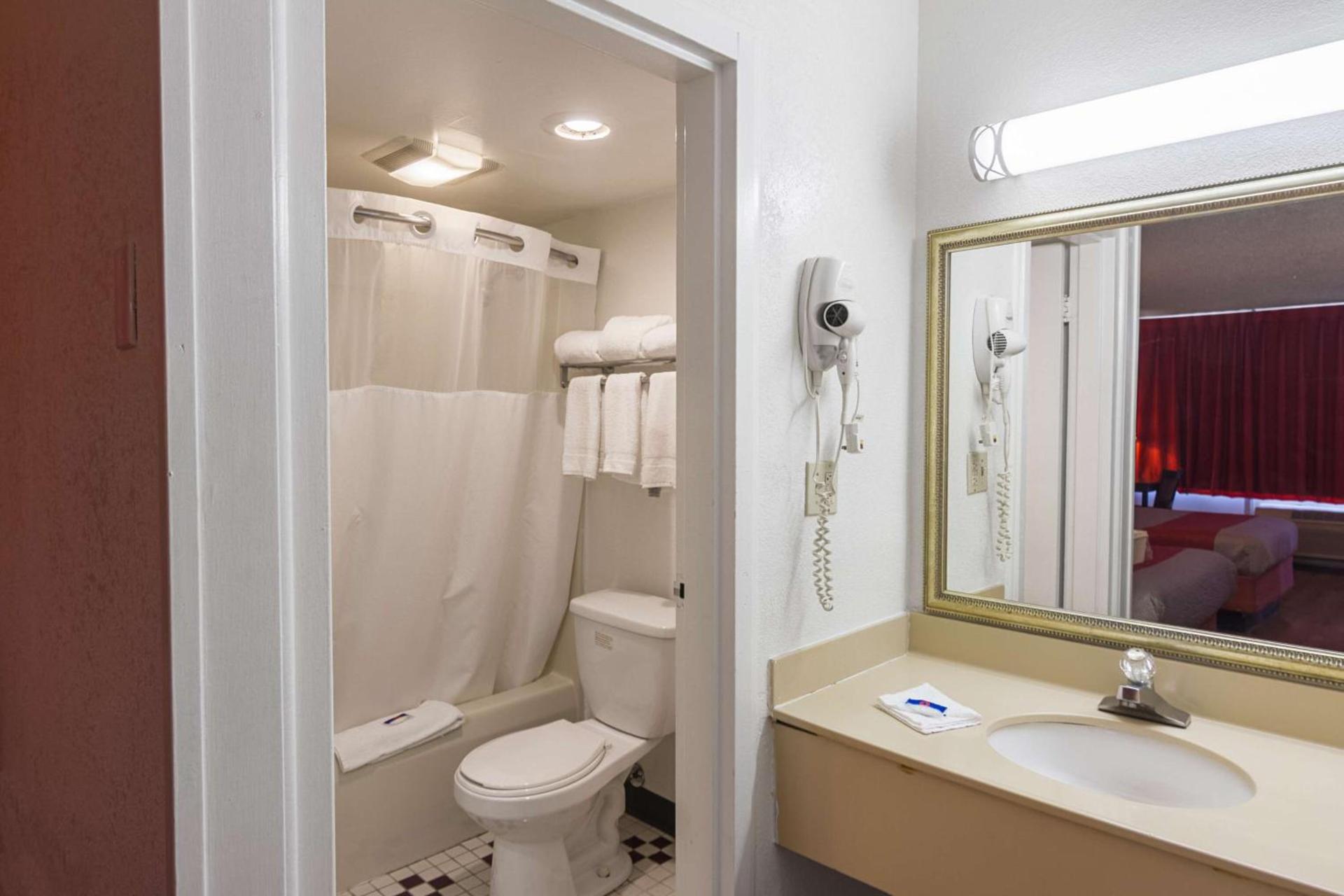 Motel 6-Groton, CT - Casinos nearby photo 23