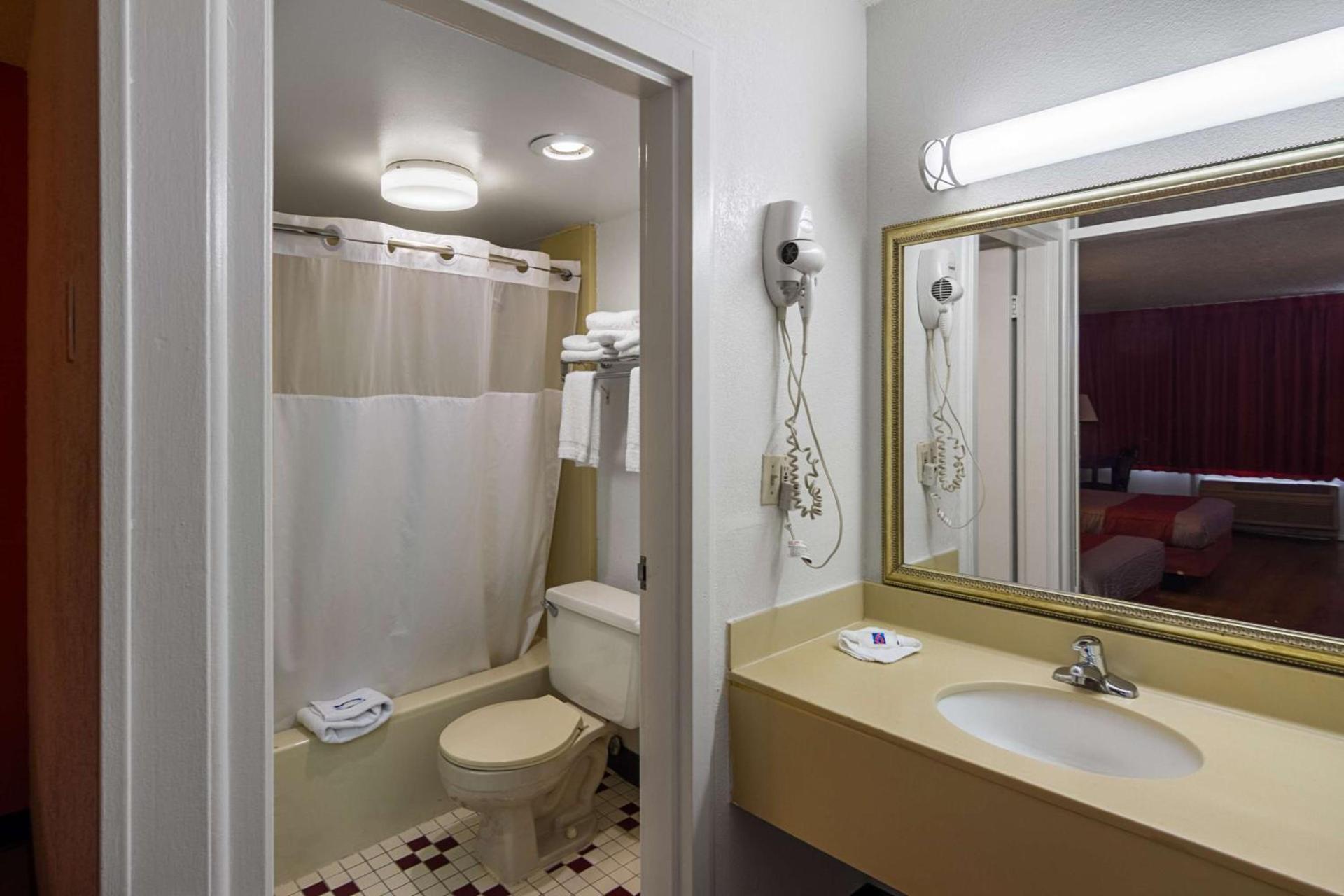 Motel 6-Groton, CT - Casinos nearby photo 21