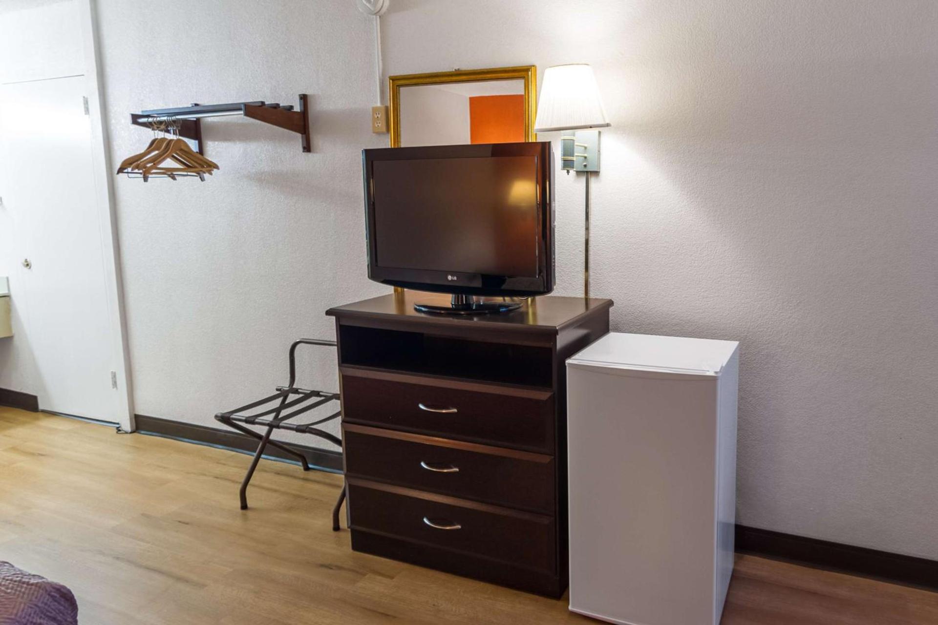 Motel 6-Groton, CT - Casinos nearby photo 16