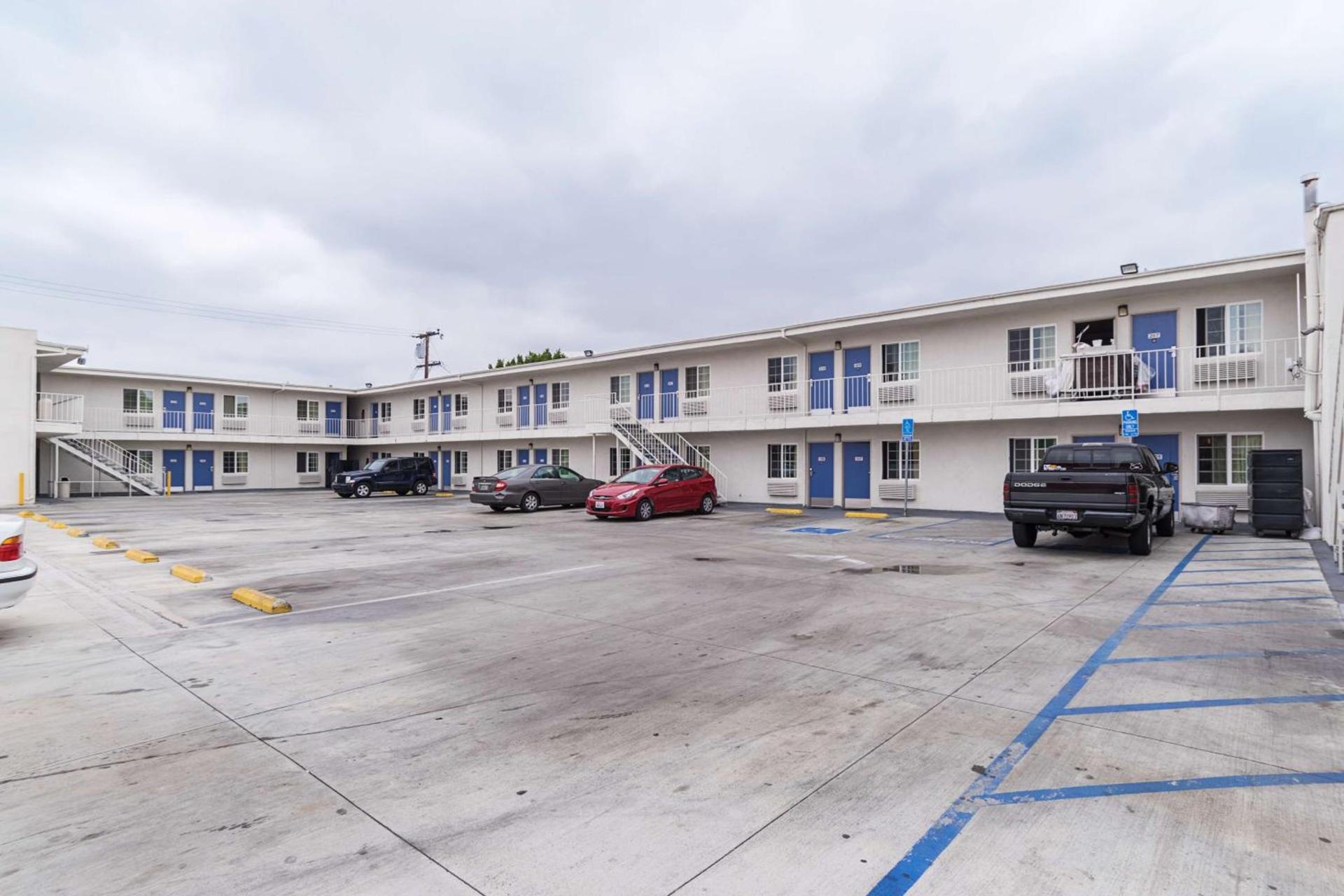 Motel 6-Long Beach, CA - International City photo 3