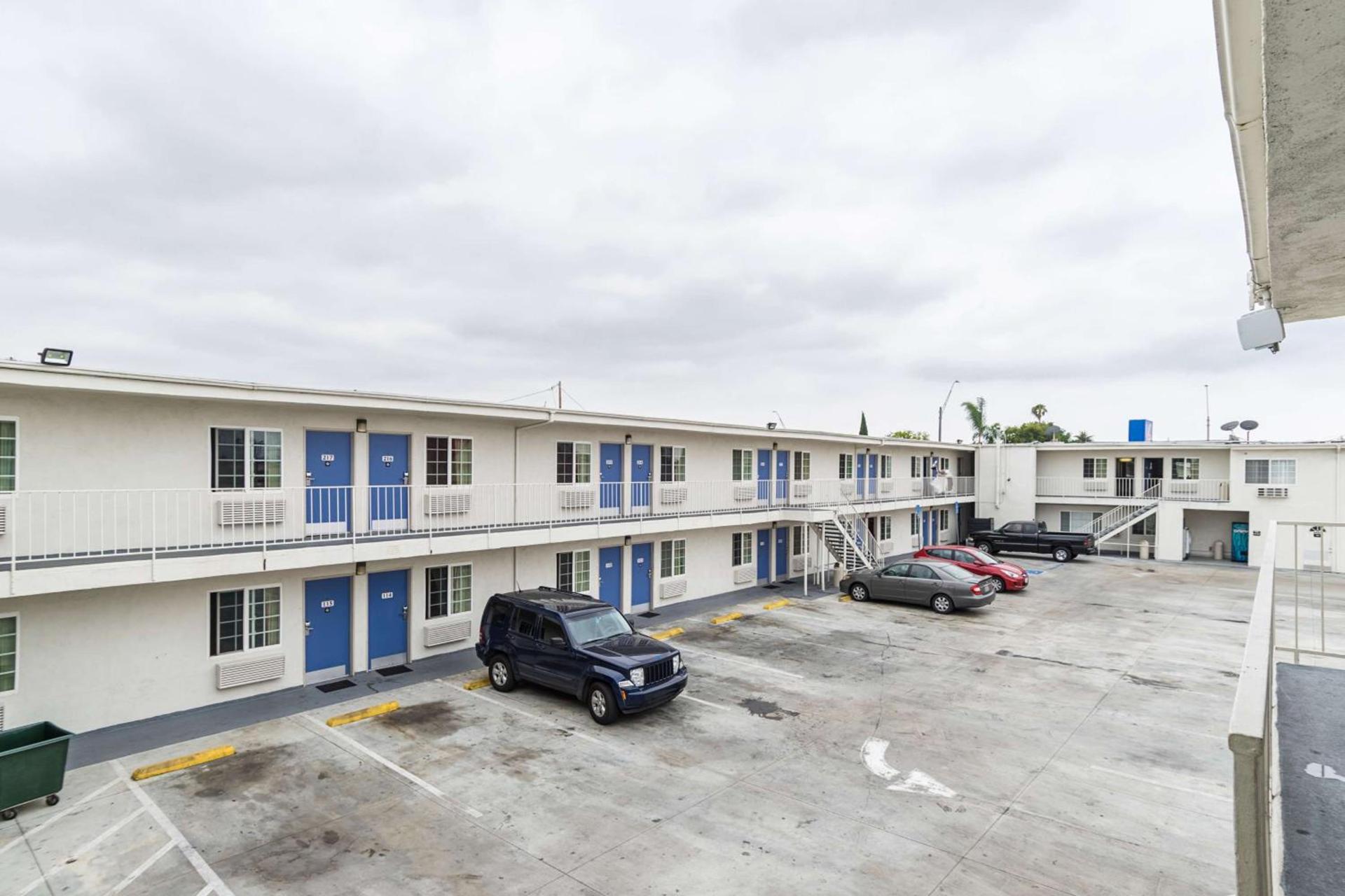 Motel 6-Long Beach, CA - International City photo 4