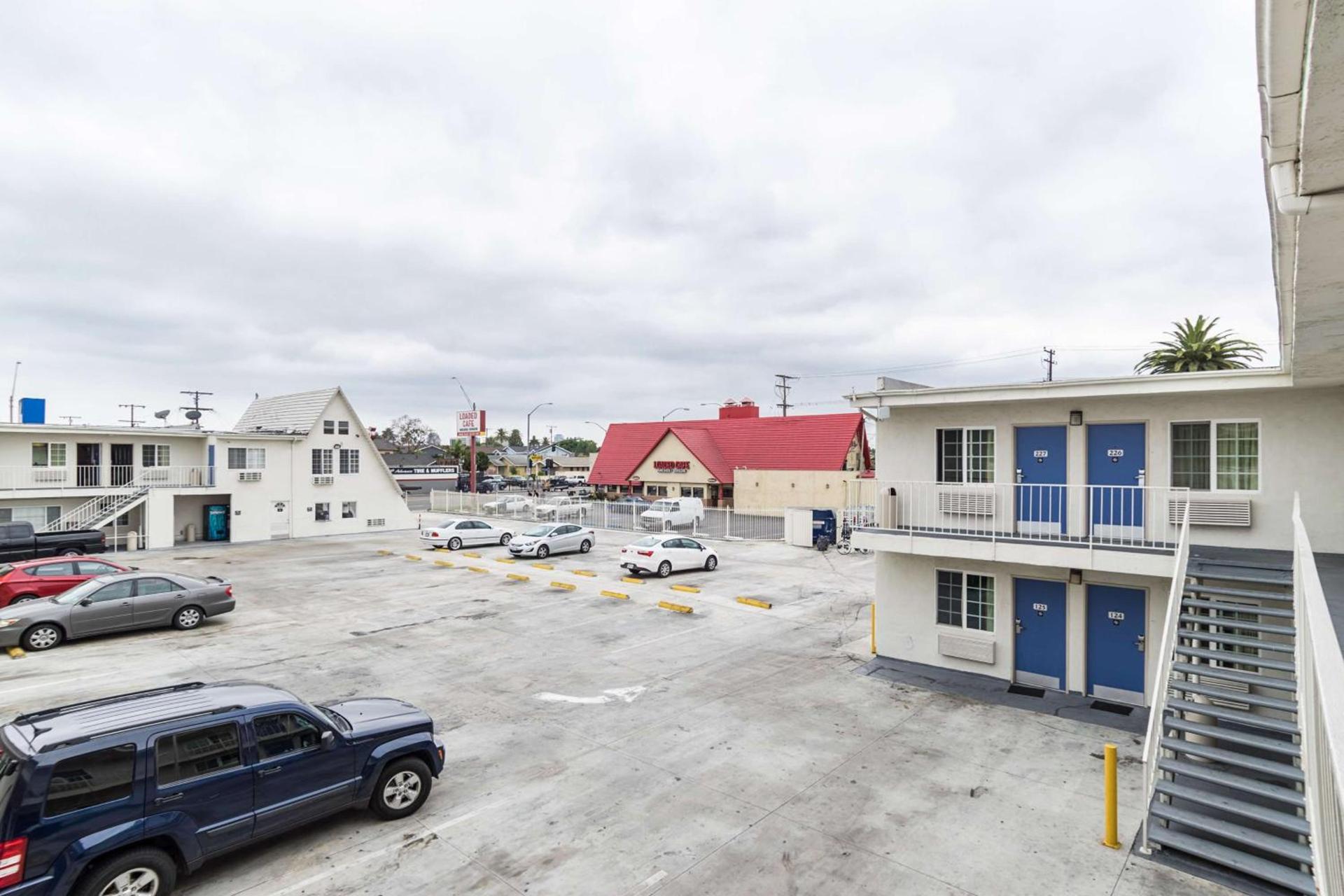 Motel 6-Long Beach, CA - International City photo 5