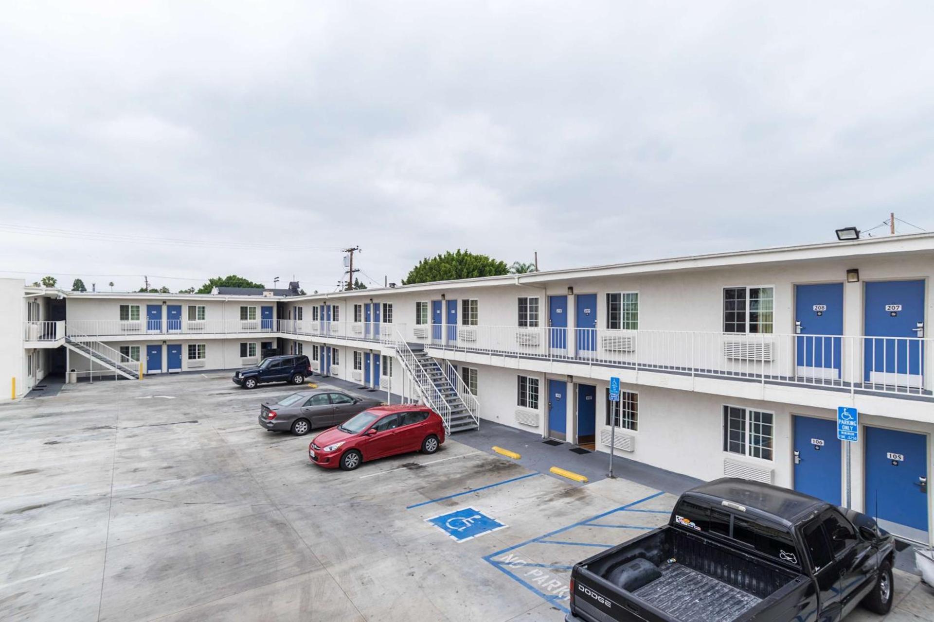 Motel 6-Long Beach, CA - International City photo 6