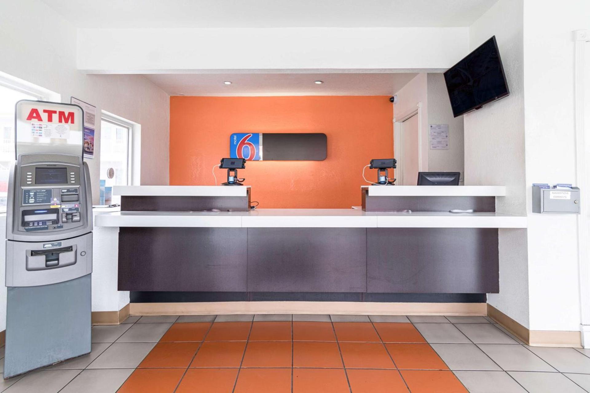 Motel 6-Long Beach, CA - International City photo 23