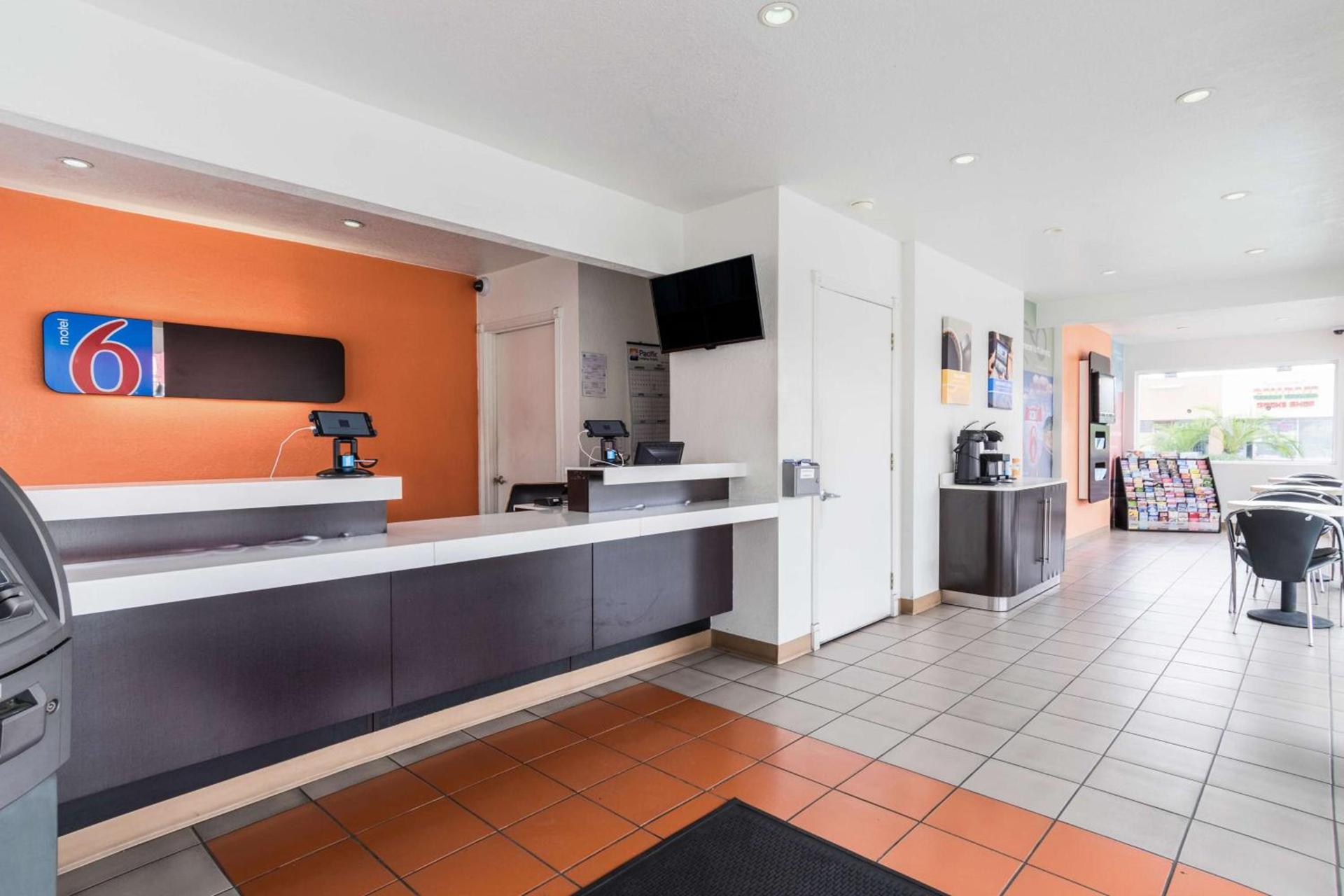 Motel 6-Long Beach, CA - International City photo 24