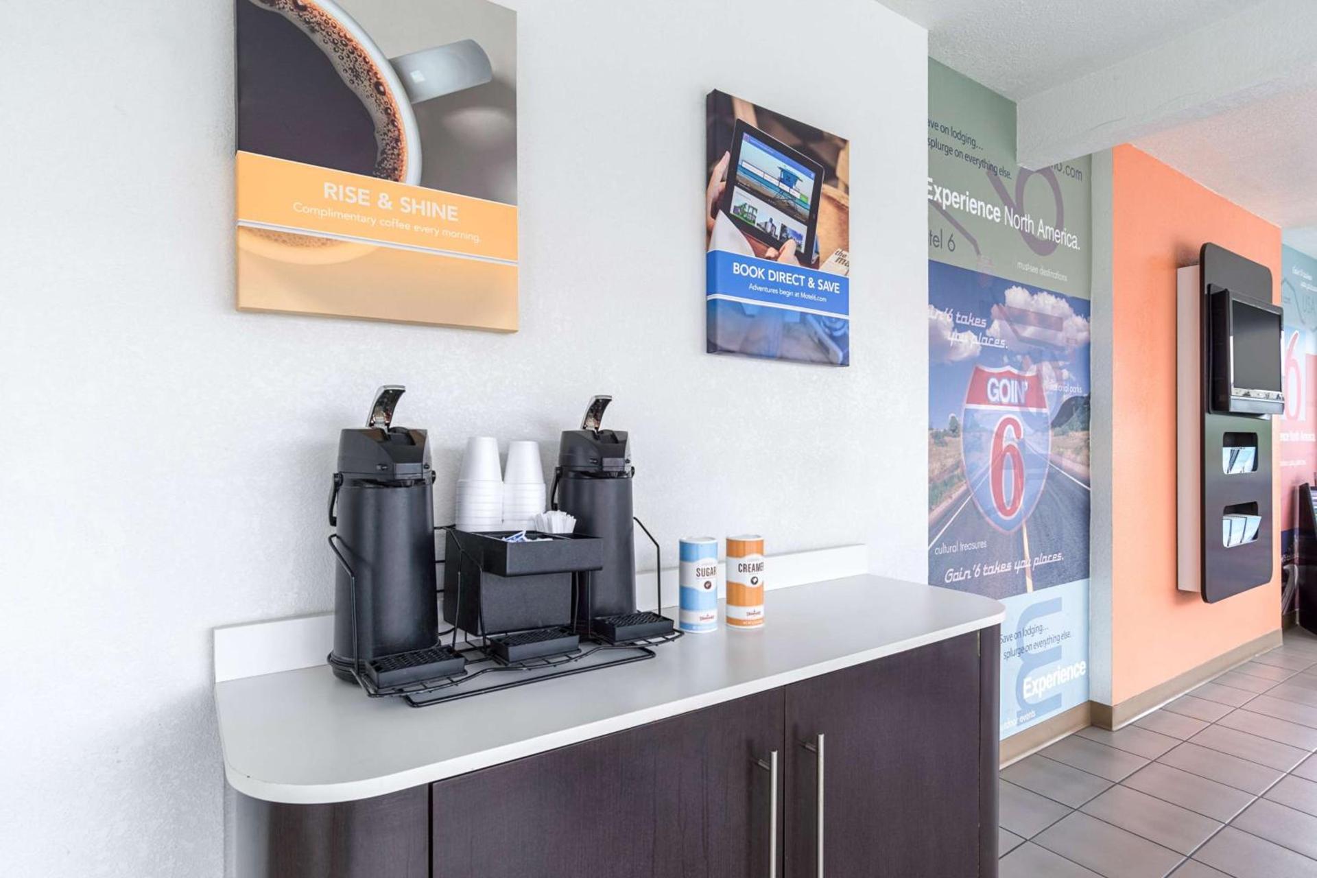 Motel 6-Long Beach, CA - International City photo 26