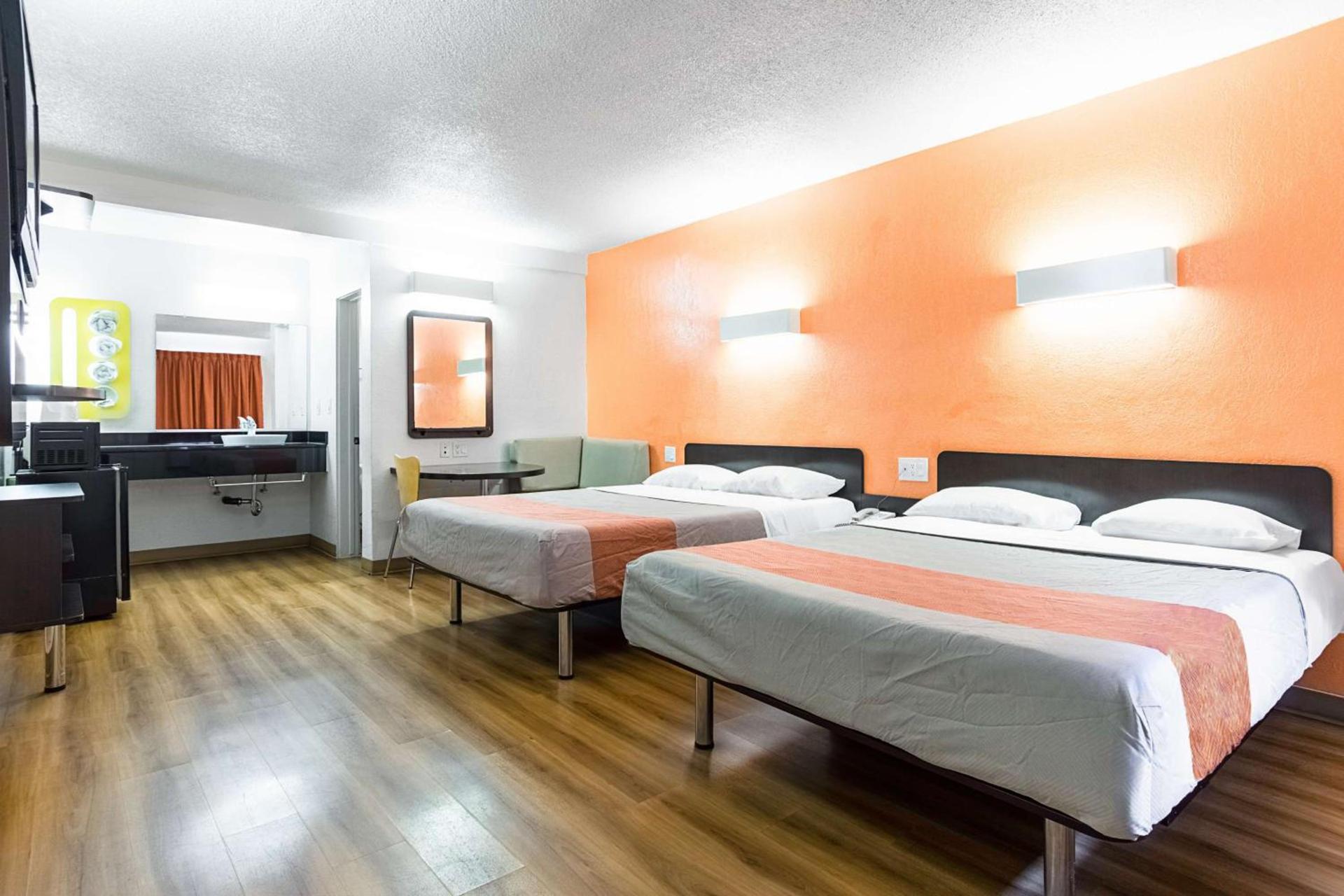 Motel 6-Long Beach, CA - International City photo 14