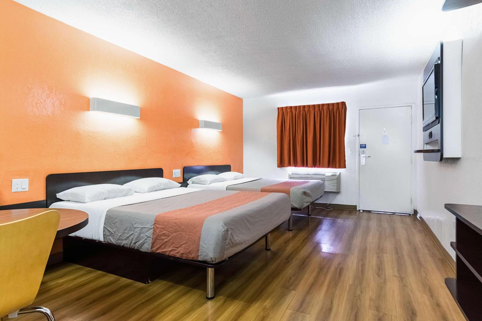 Motel 6-Long Beach, CA - International City photo 15