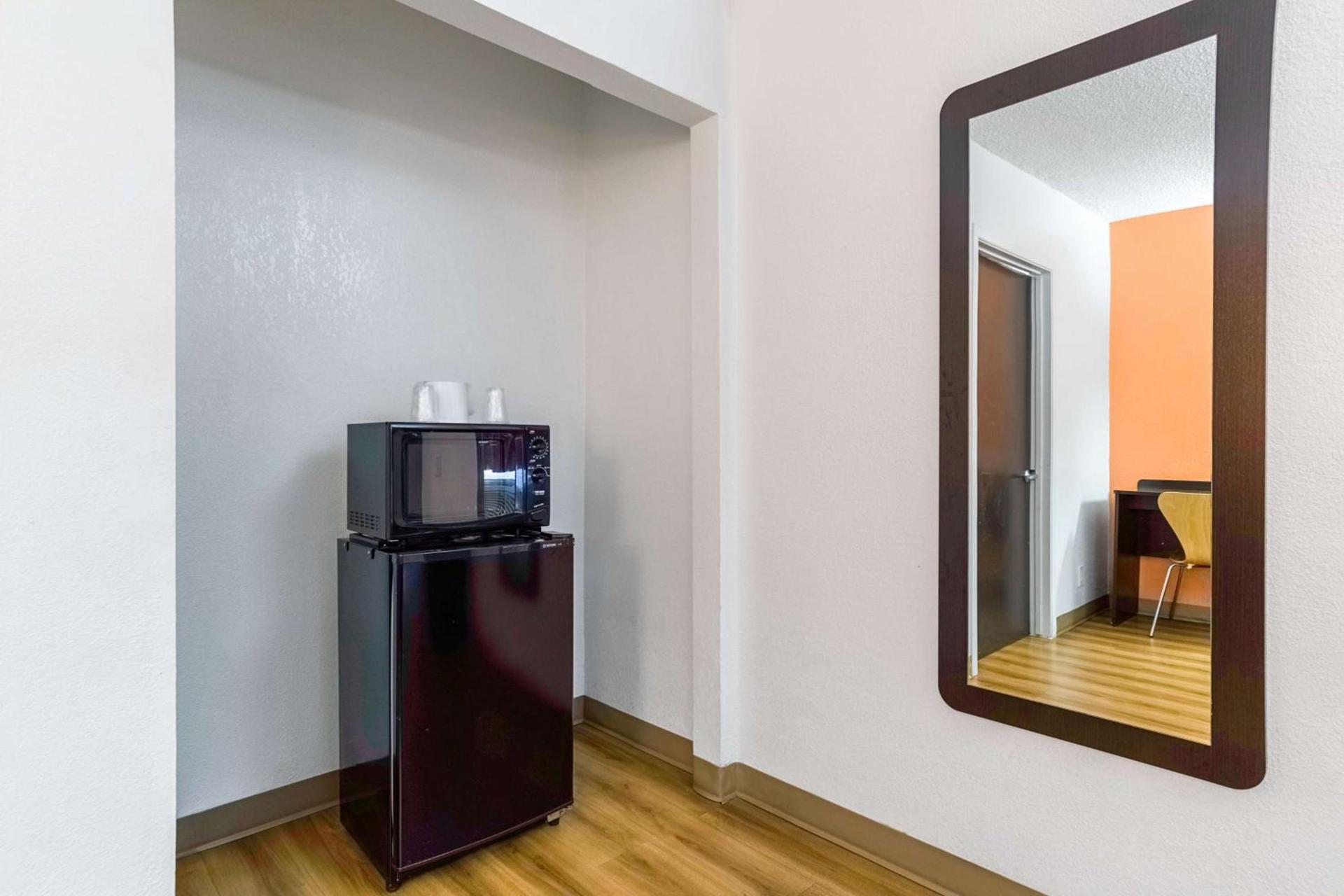 Motel 6-Long Beach, CA - International City photo 17