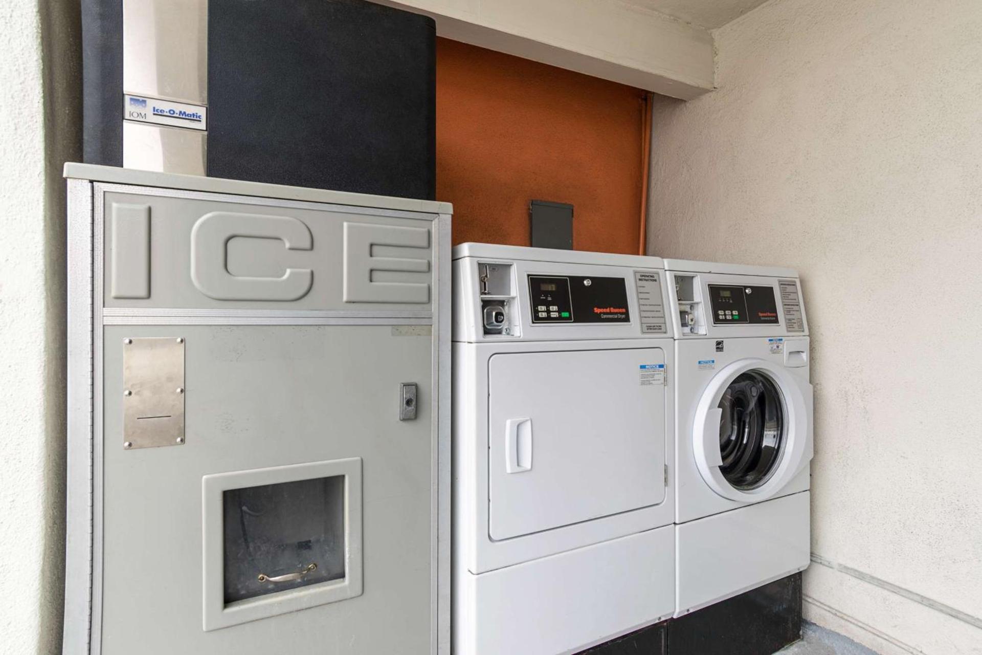 Motel 6-Long Beach, CA - International City photo 28