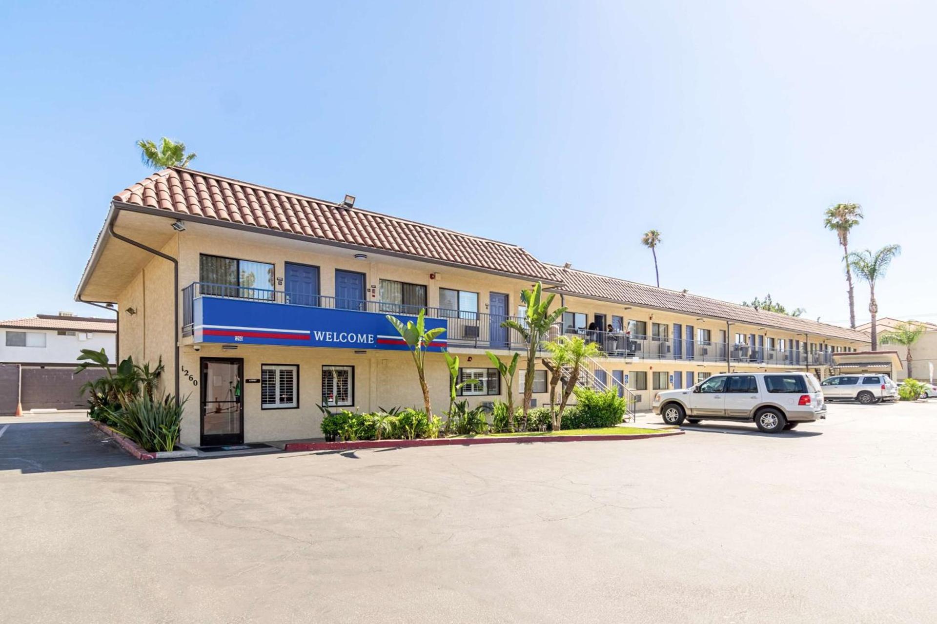 Motel 6 Riverside, CA - UCR East photo 2