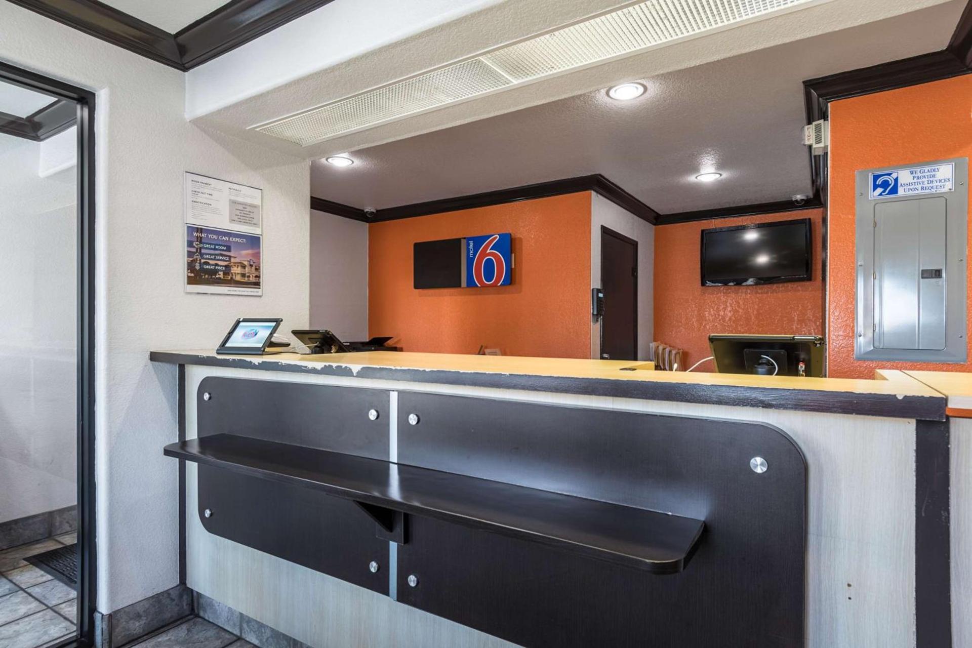 Motel 6 Riverside, CA - UCR East photo 25