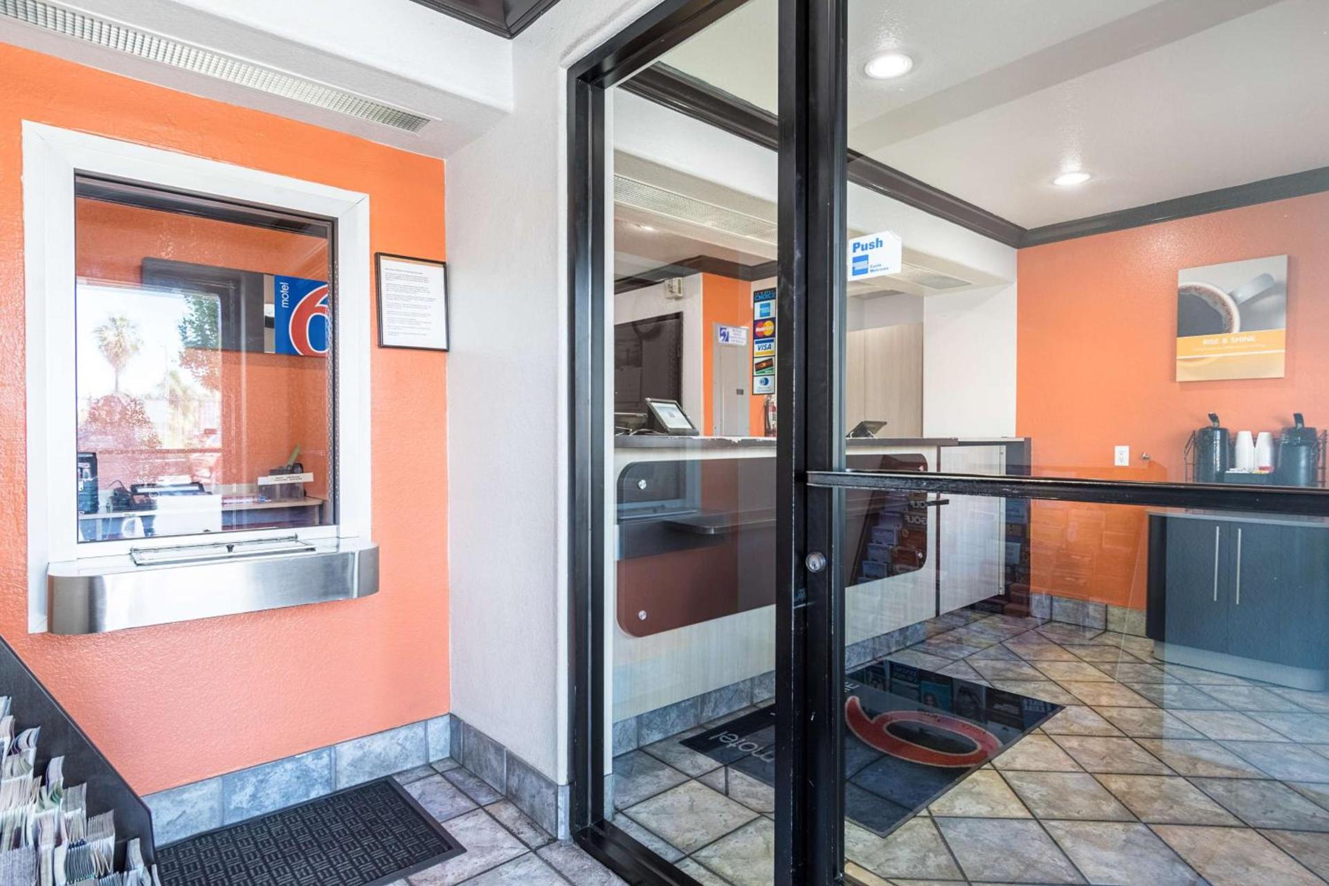Motel 6 Riverside, CA - UCR East photo 26