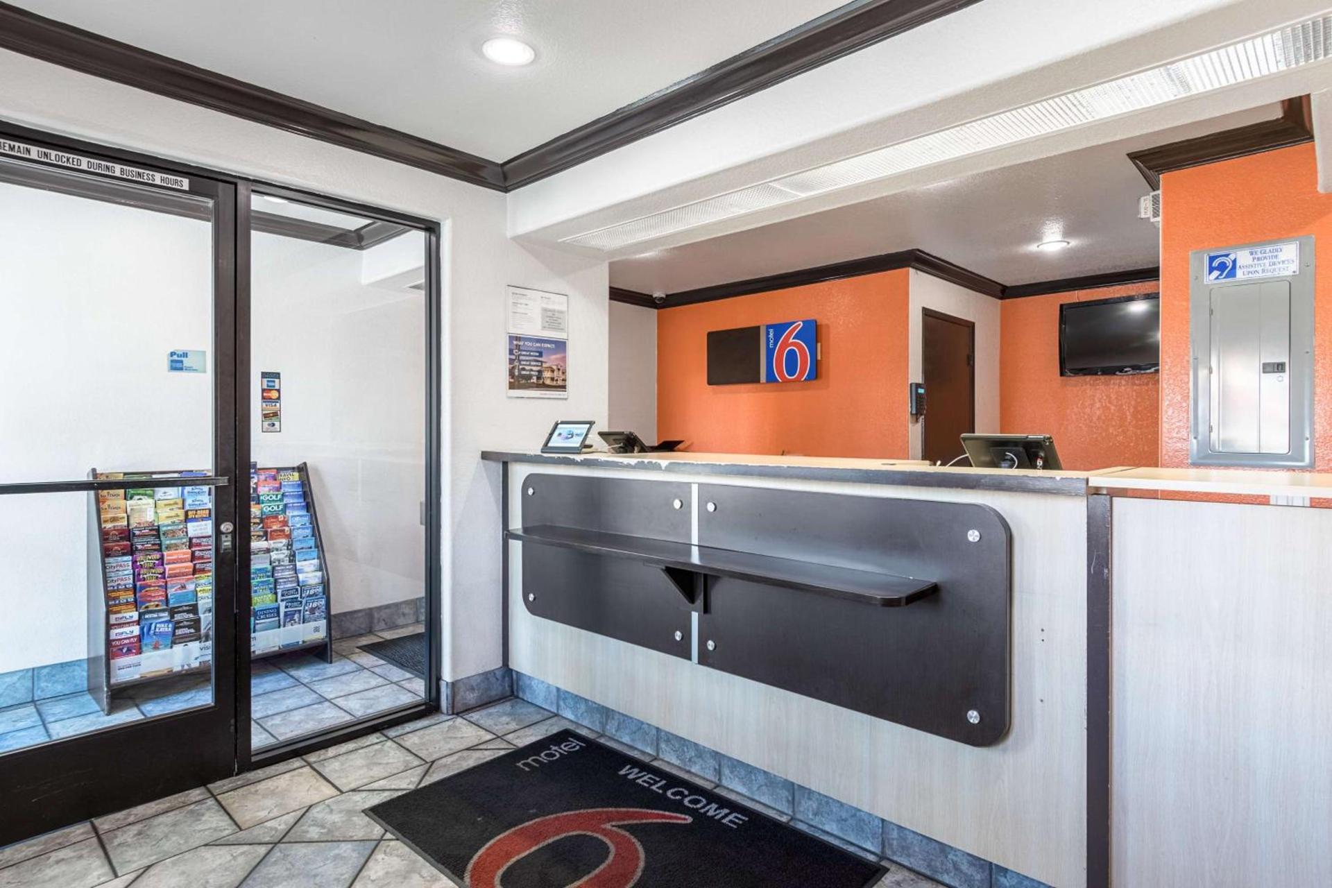 Motel 6 Riverside, CA - UCR East photo 27