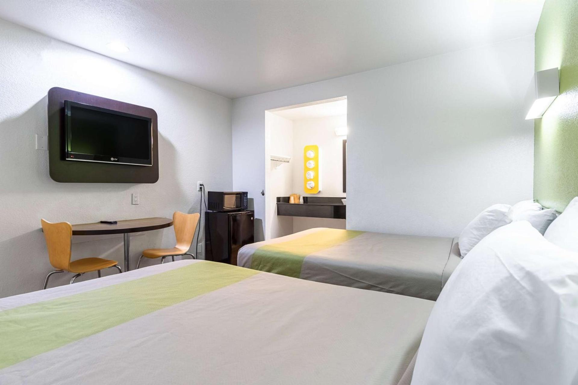 Motel 6 Riverside, CA - UCR East photo 15