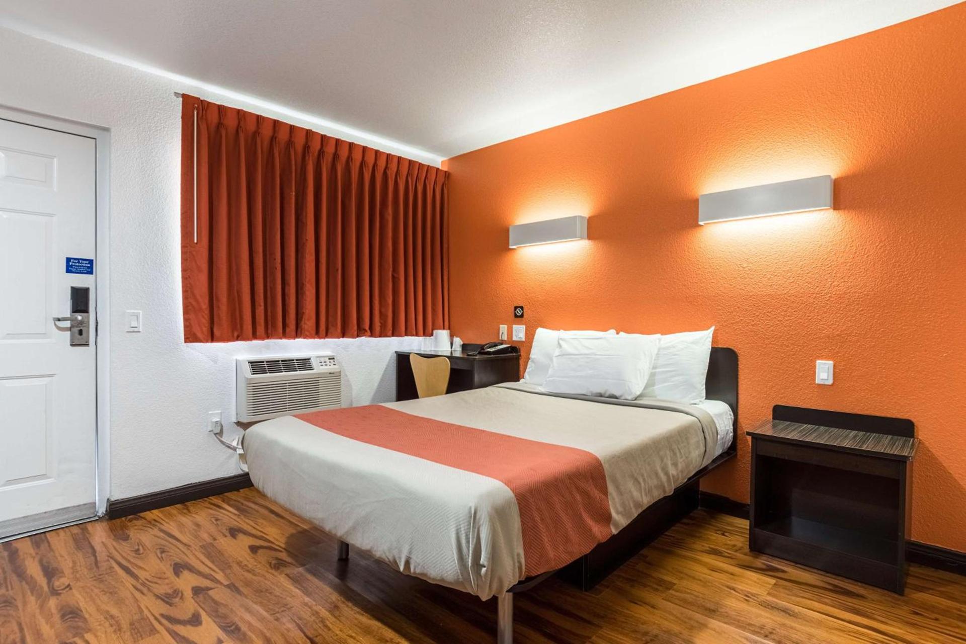 Motel 6 Riverside, CA - UCR East photo 6