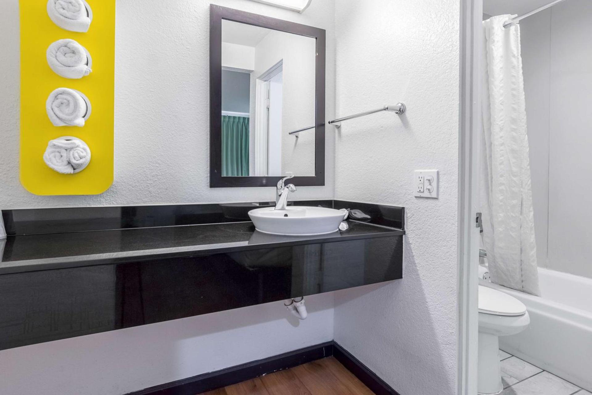 Motel 6 Riverside, CA - UCR East photo 19