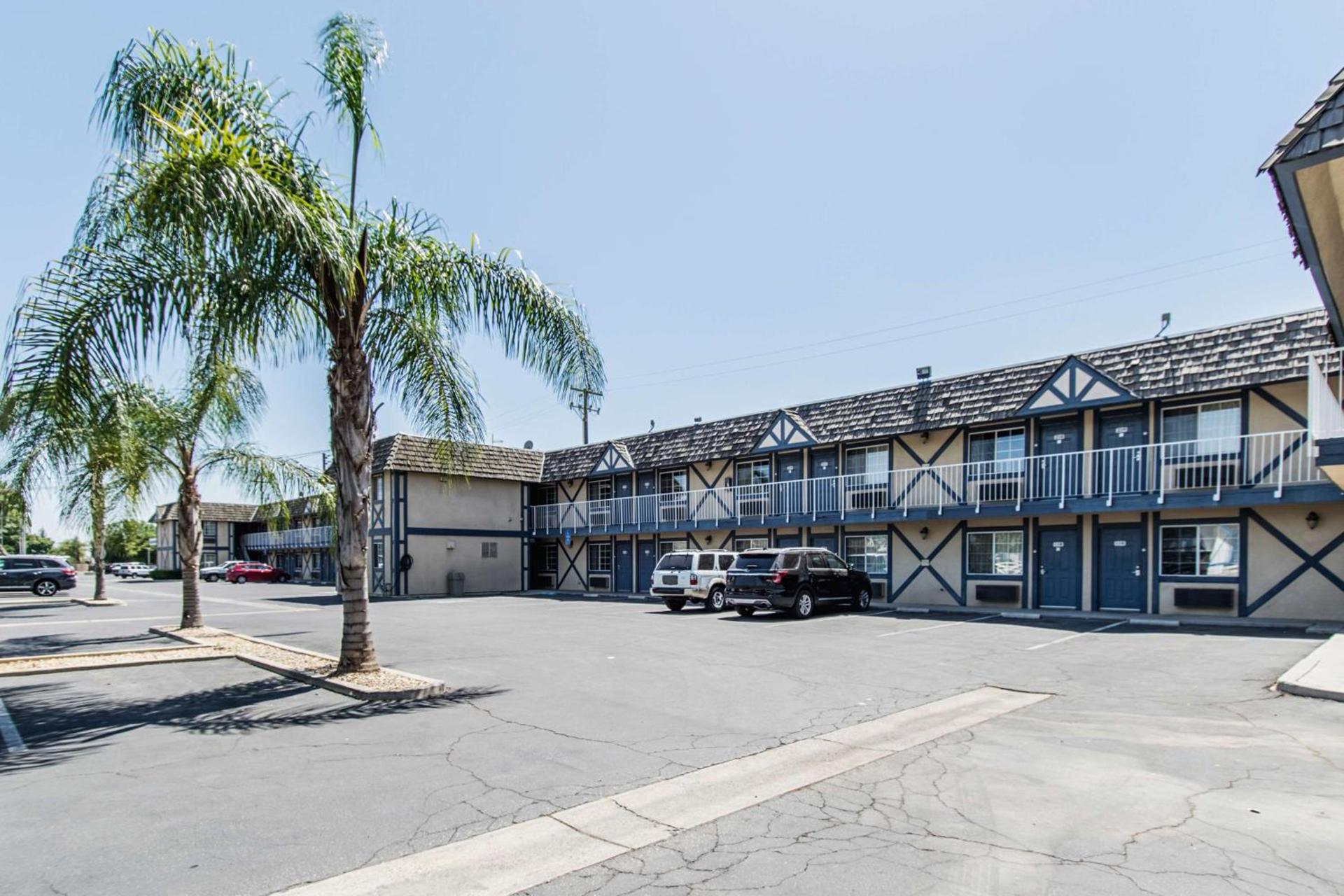 Motel 6-Kingsburg, CA photo 2