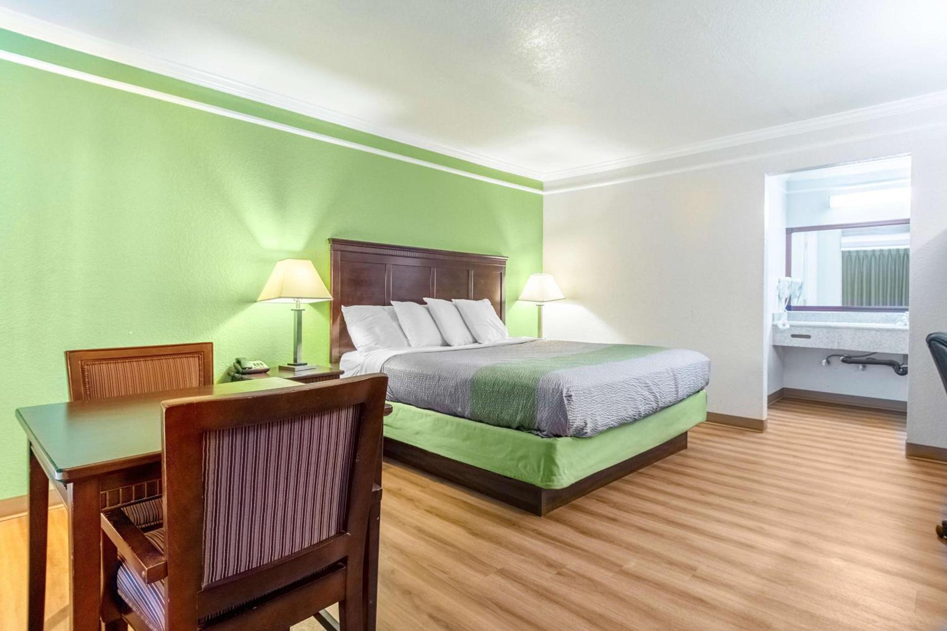 Motel 6-Kingsburg, CA photo 9