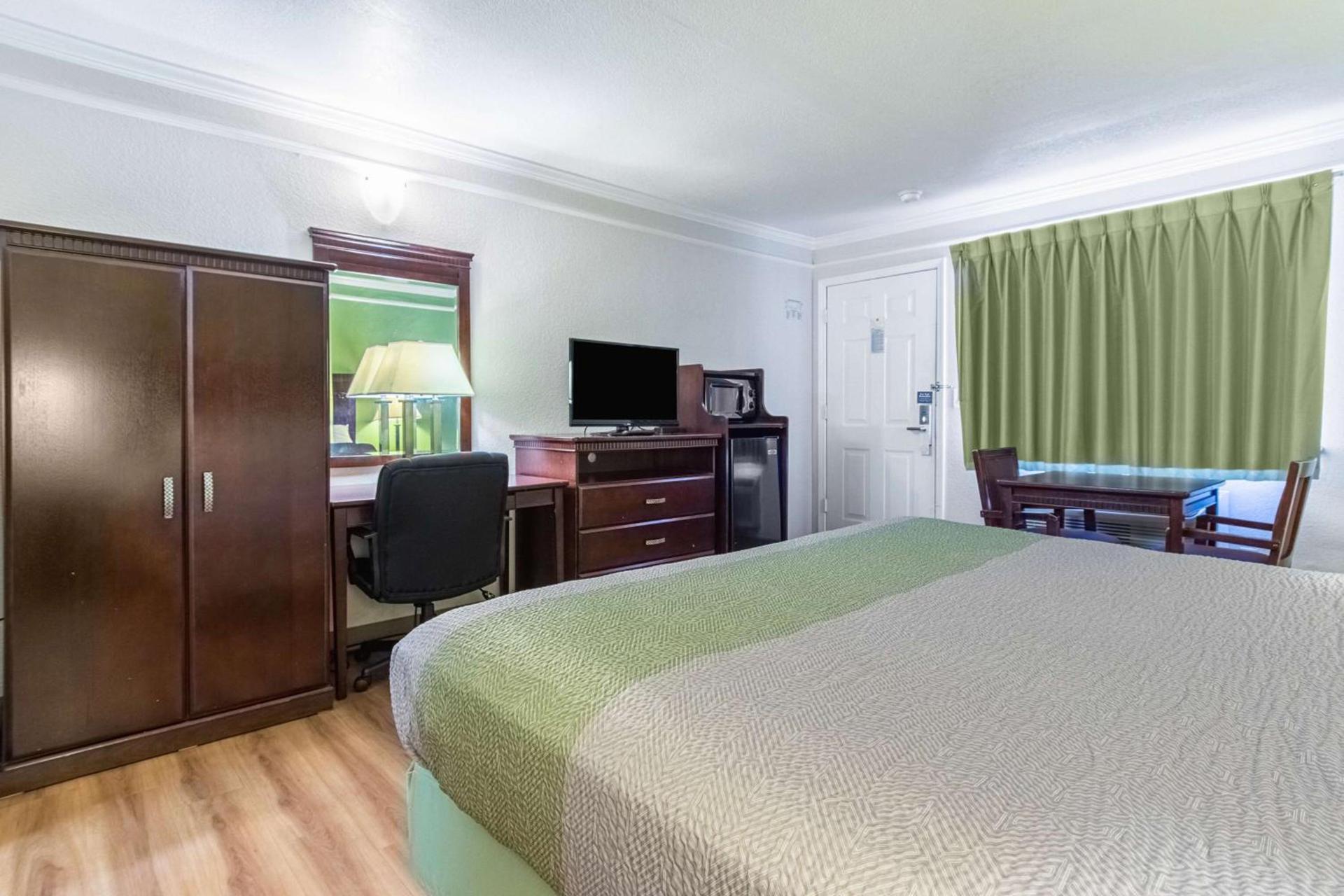 Motel 6-Kingsburg, CA photo 12