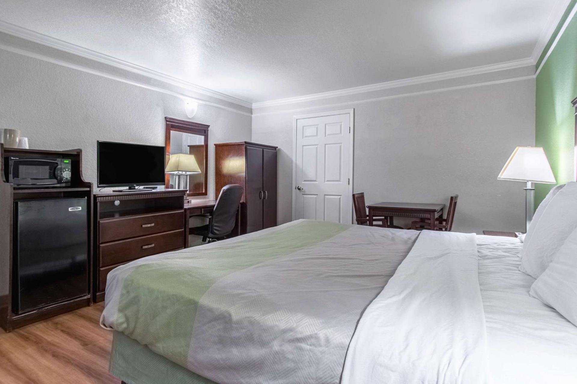 Motel 6-Kingsburg, CA photo 14