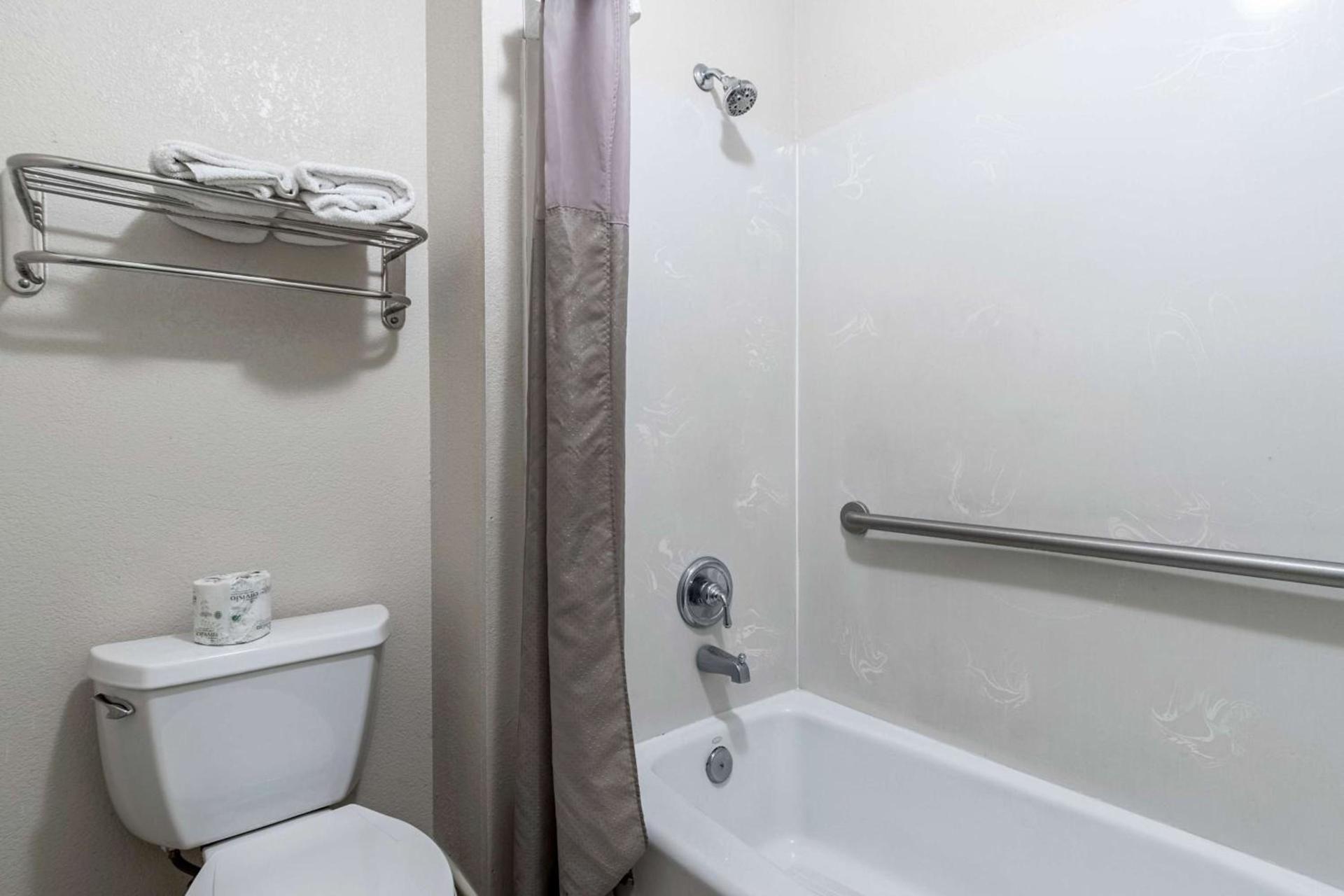 Motel 6-Kingsburg, CA photo 20
