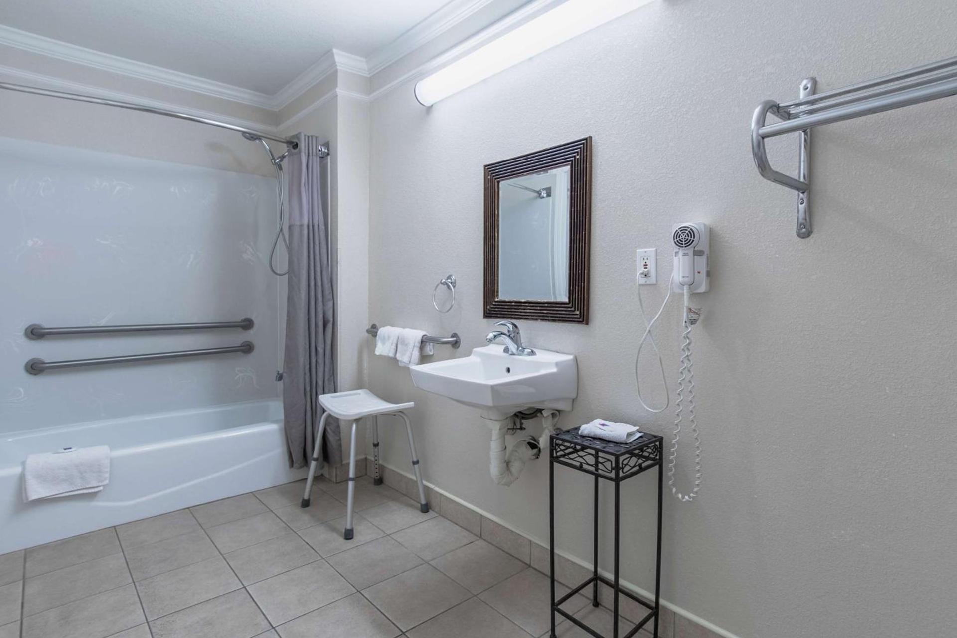 Motel 6-Kingsburg, CA photo 21