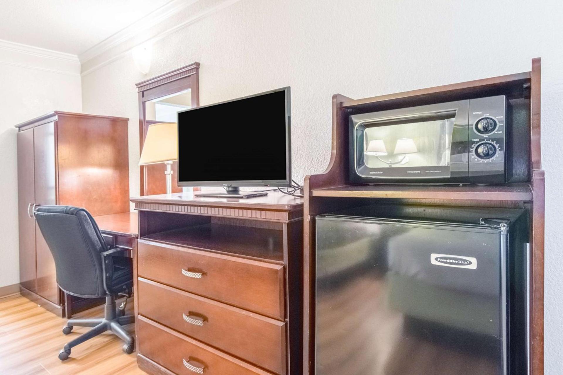 Motel 6-Kingsburg, CA photo 18