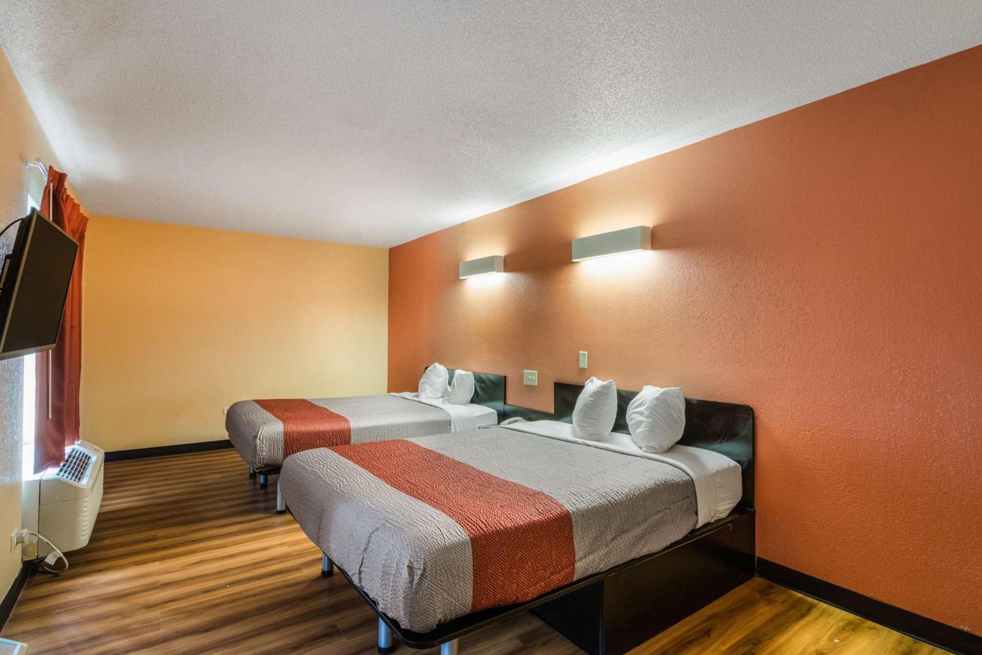 Motel 6-Libertyville, IL photo 6