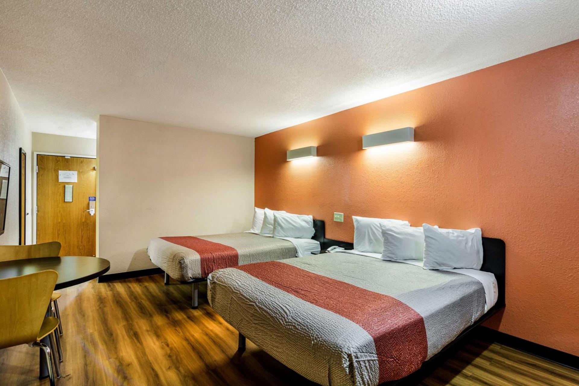 Motel 6-Libertyville, IL photo 9