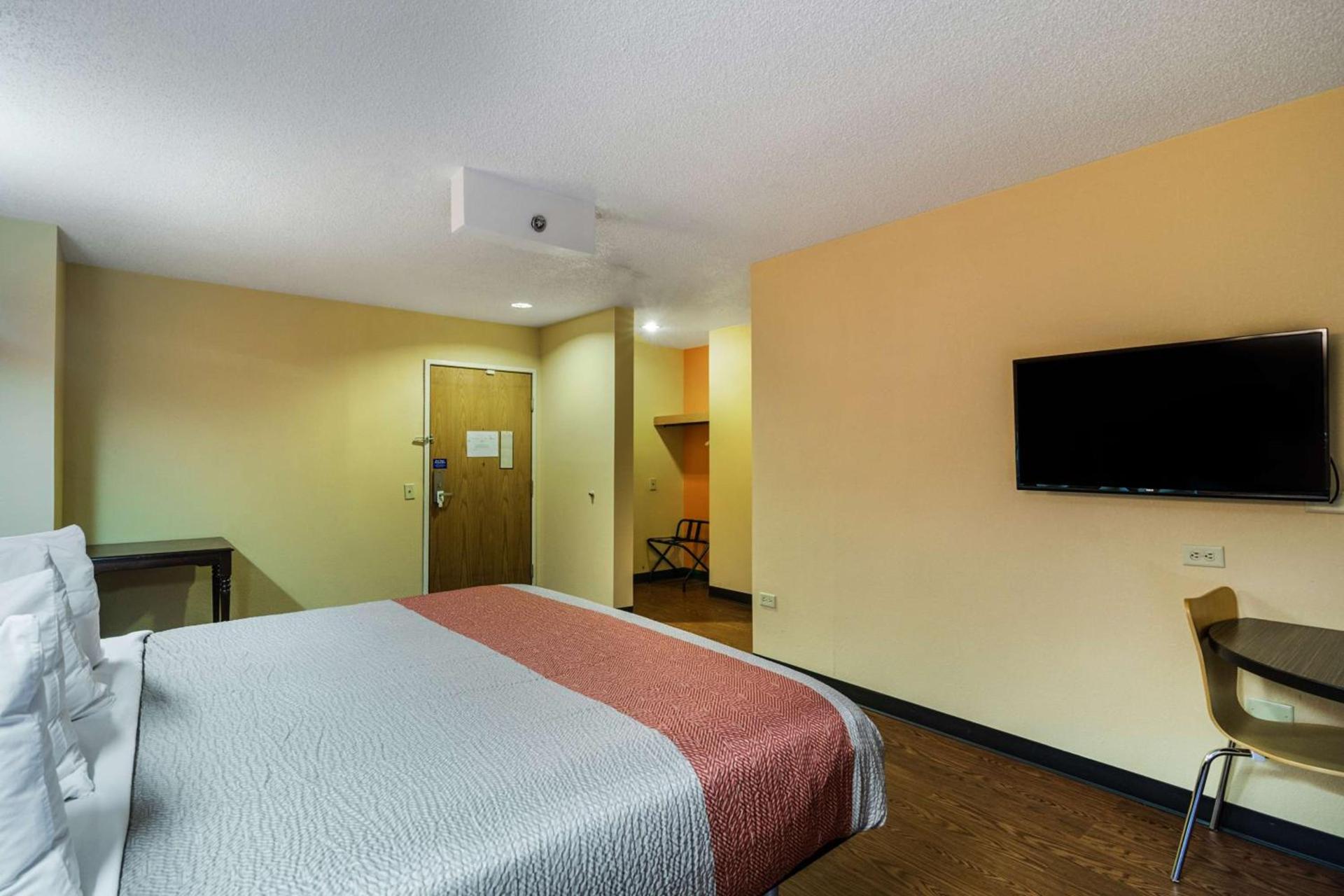 Motel 6-Libertyville, IL photo 7