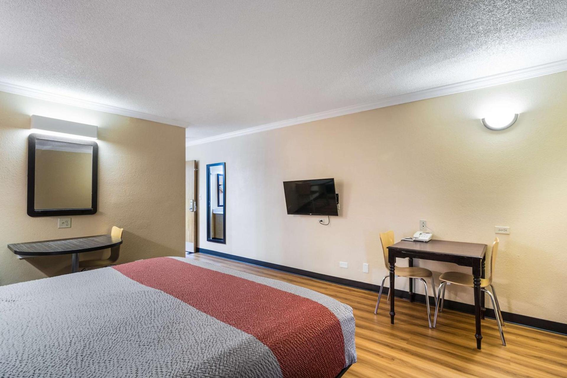 Motel 6-Libertyville, IL photo 13