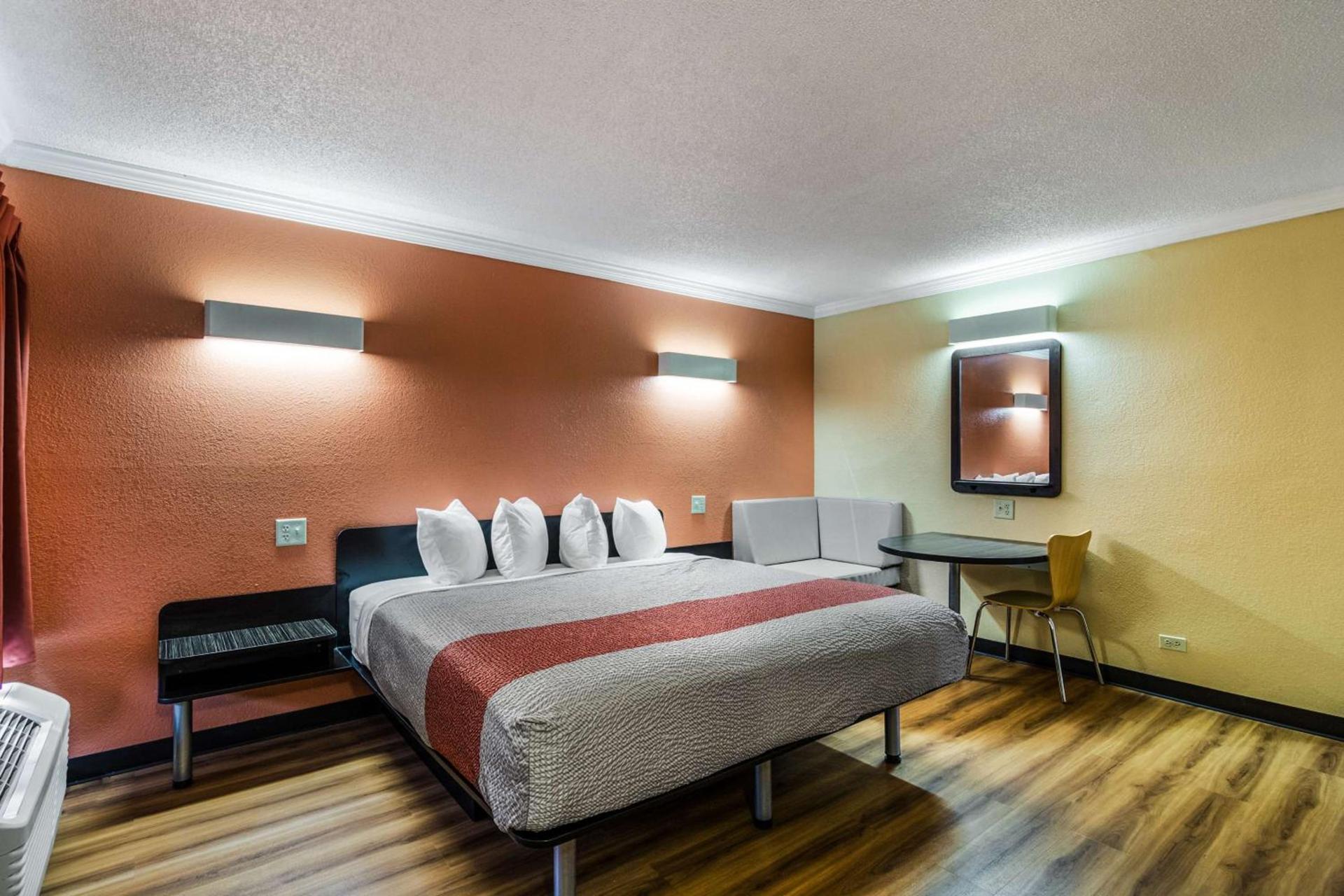 Motel 6-Libertyville, IL photo 8