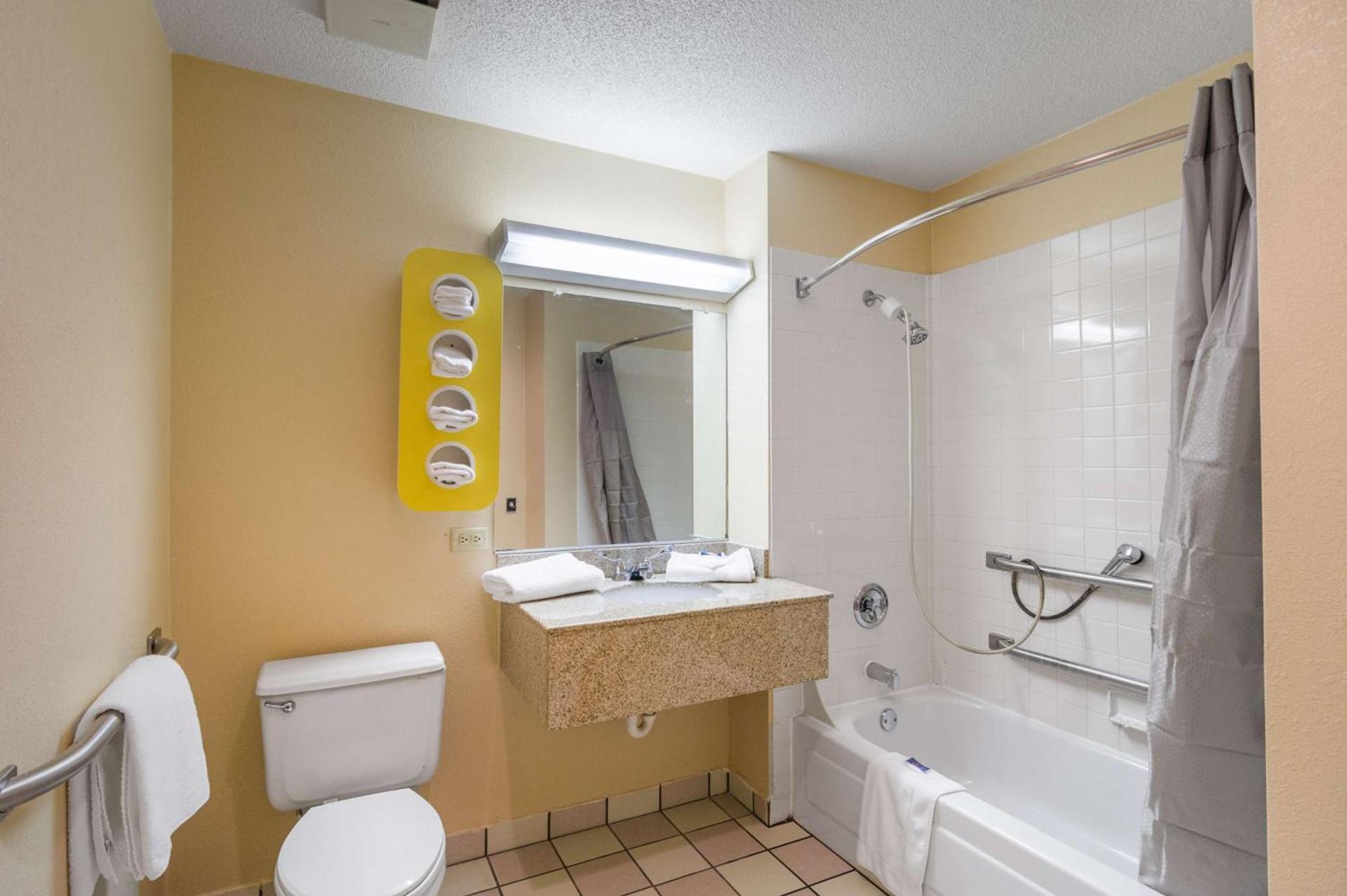 Motel 6-Libertyville, IL photo 26
