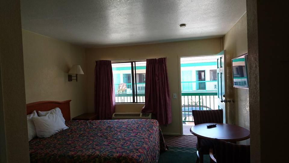 Bristol Motel photo 20