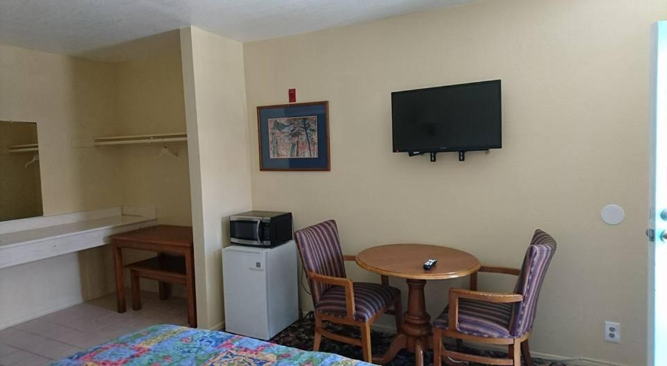 Bristol Motel photo 7