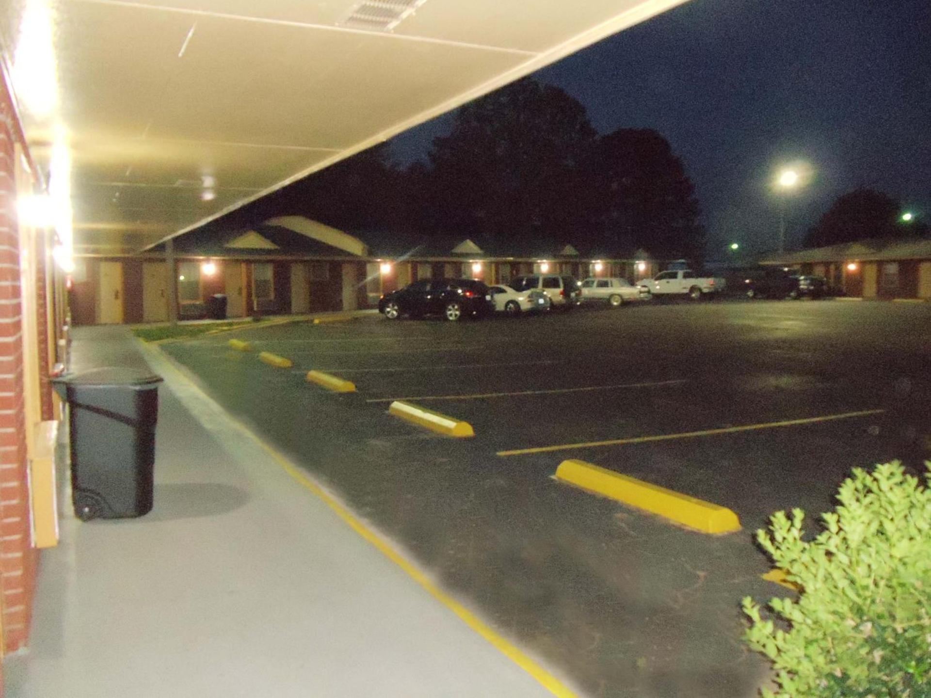 Antlers Budget Inn photo 10